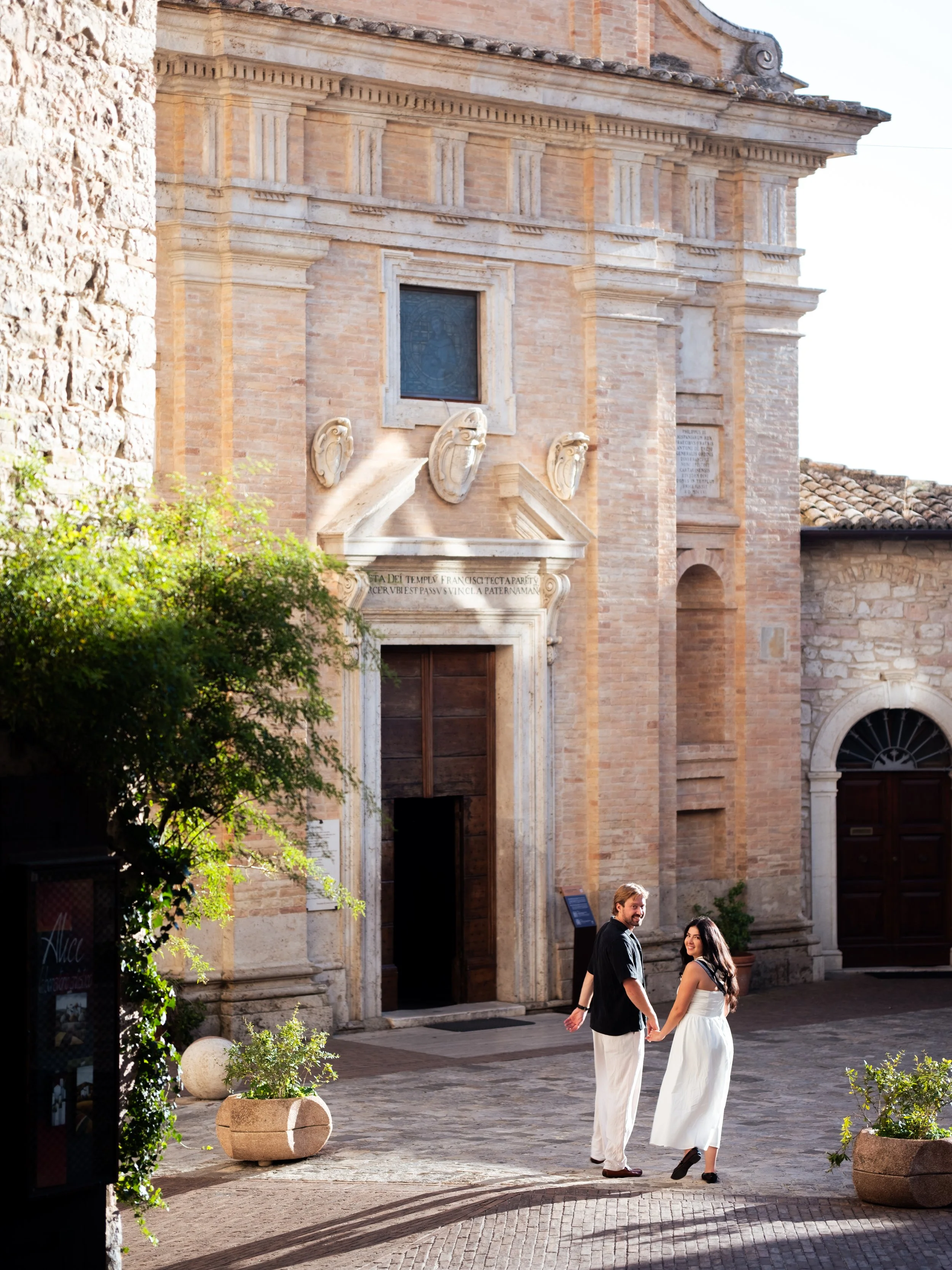 umbria-assisi-engagement-couple-062.jpg