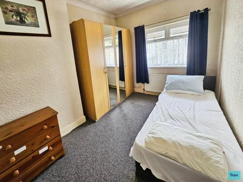 Second bedroom