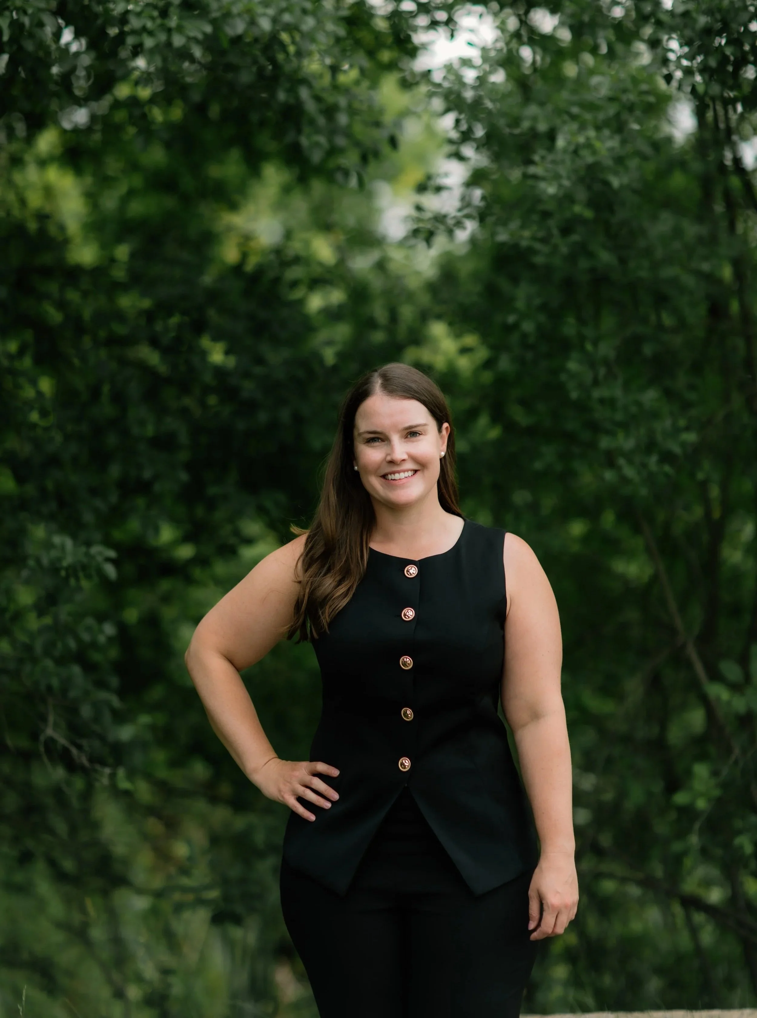 danielle cowley therapist outdoor portrait