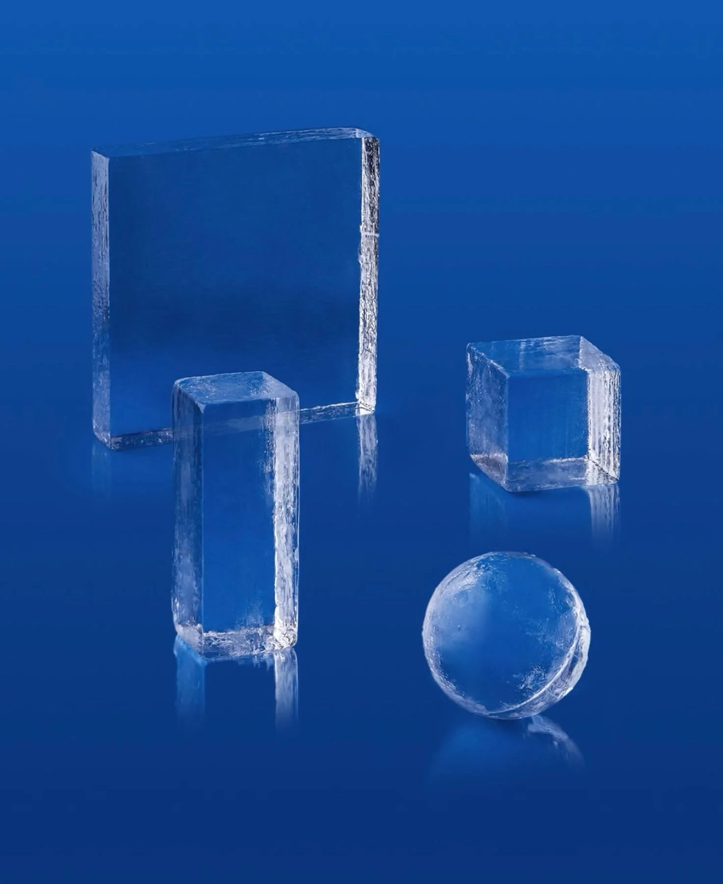 La geometria si fa stupore.
La Linea Barman &egrave; una collezione di ghiaccio pronto all&rsquo;uso ideato per drink e portate scultorei.