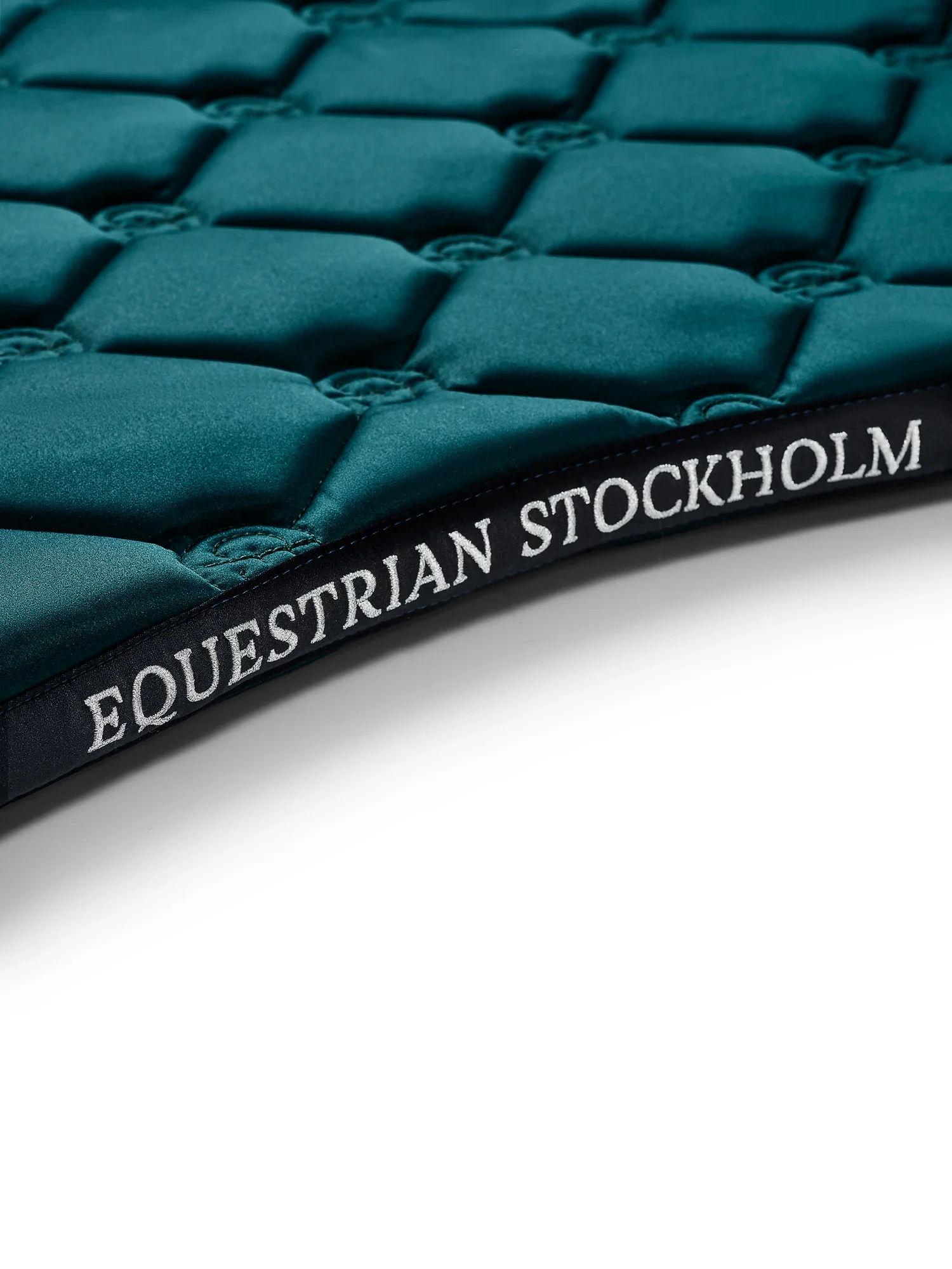 Emerald_Classic_Saddlepad_Dressage_1_2_2000px_aa9a8ed4-4267-43d9-a9b8-27abbe6413e8.webp