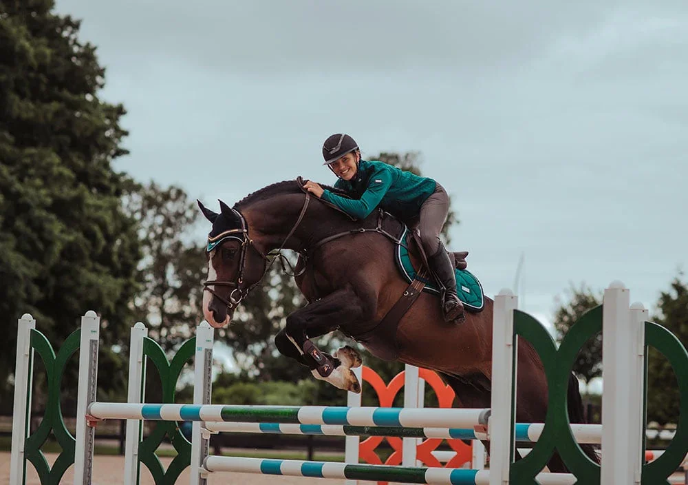 jump-saddlepad-emerald-equestrian-stockholm-3.webp