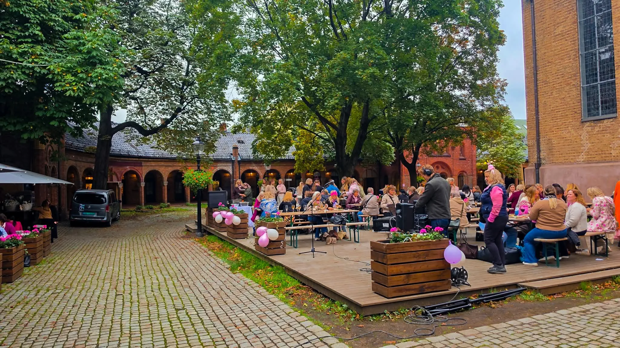 Bilde av uteområde, selskapslokale på Kirkeristen Oslo - Event, Rosa Party - Destinasjon Glede