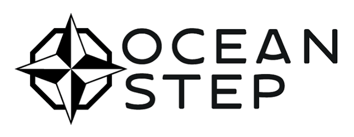 Das Logo von Ocean Step, bestehend aus einem stilisierten Kompass und dem Schriftzug 'OCEAN STEP' auf weißem Hintergrund.