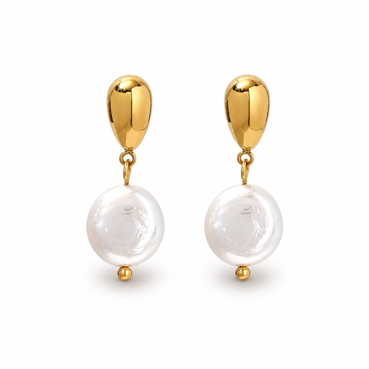Classic pearl earrings