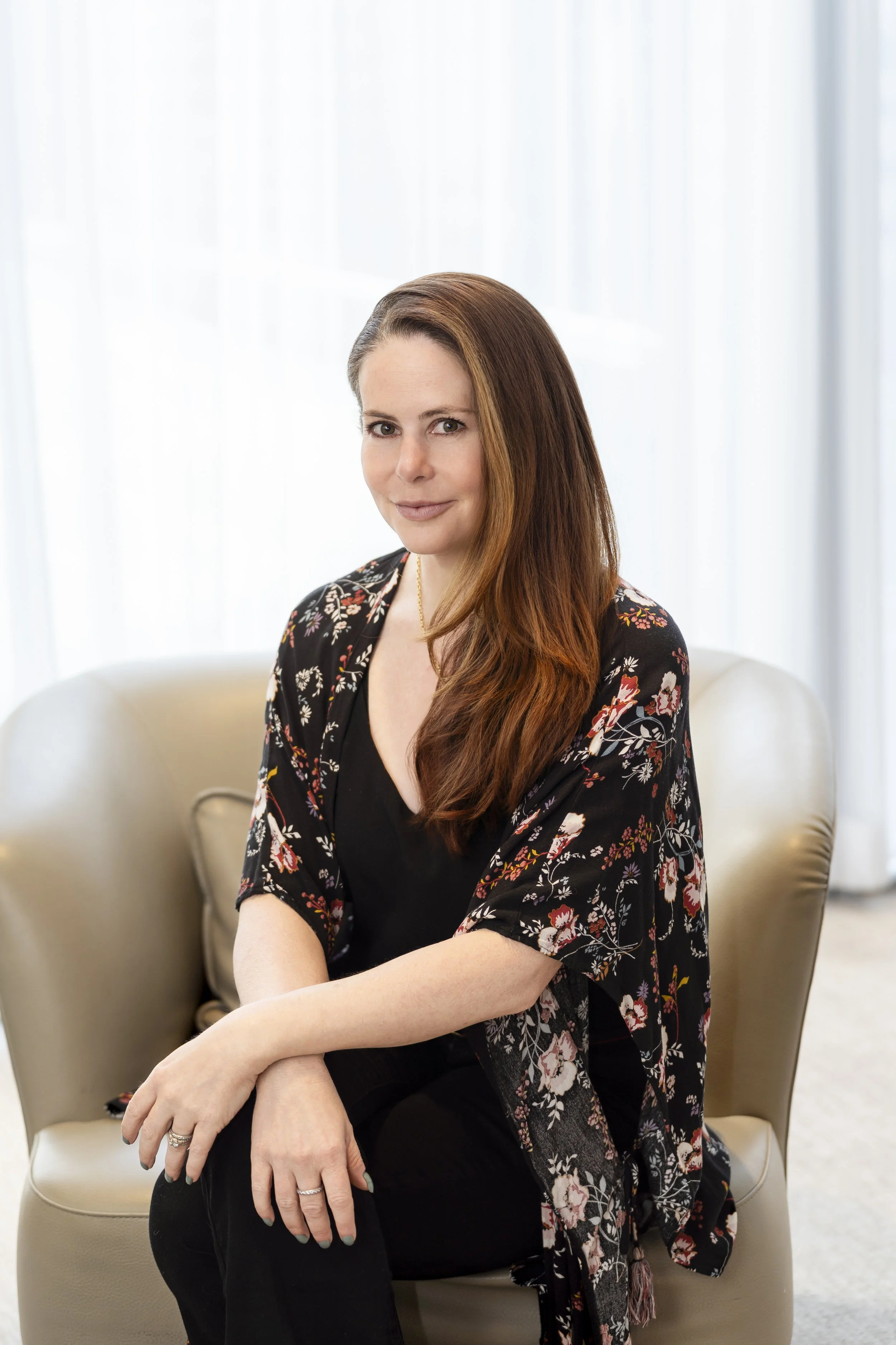 Episode 29.  Unveiling  the Power  of Self-Healing: Blending Hypnosis and Entrepreneurship with Alexandra Janelli