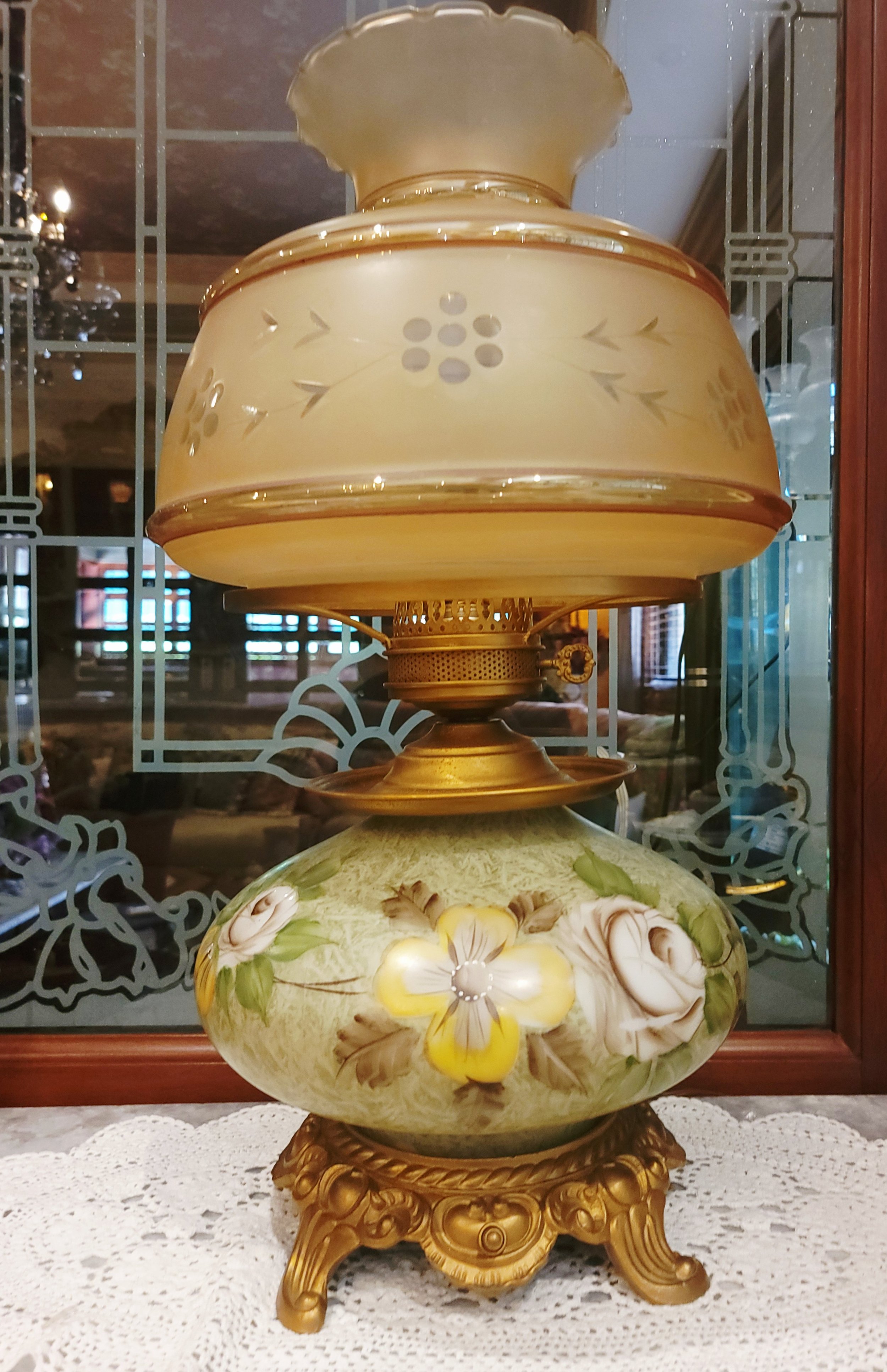 Victorian Elegance Parlor Lamp with Floral Design