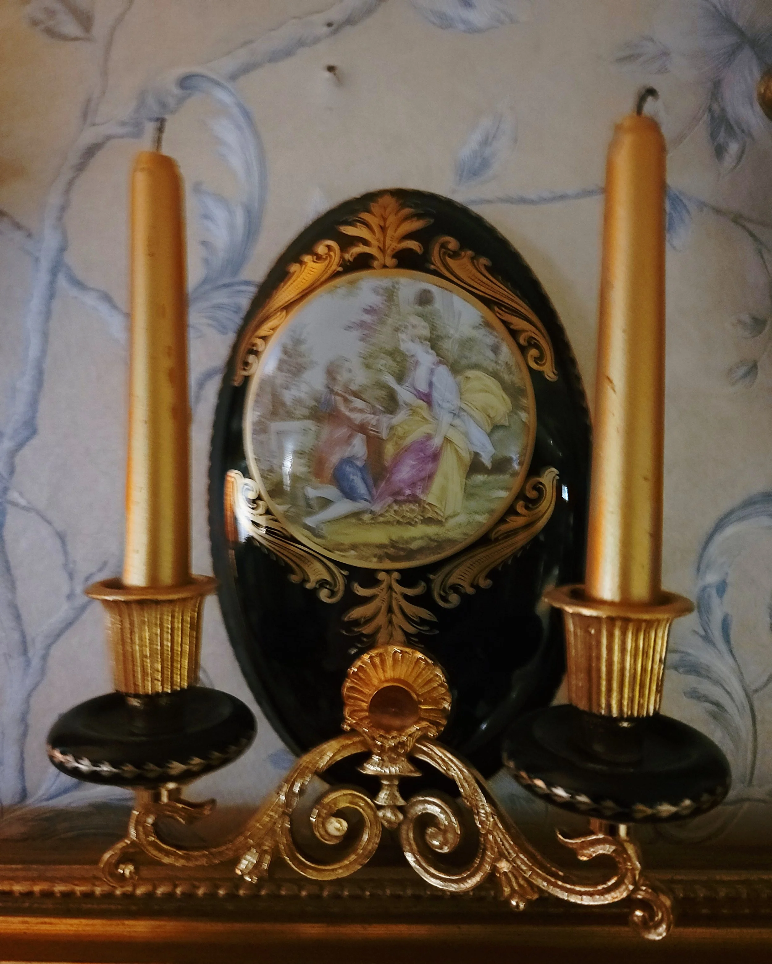 Antique French Romantic Porcelain & Bronze Wall Sconce