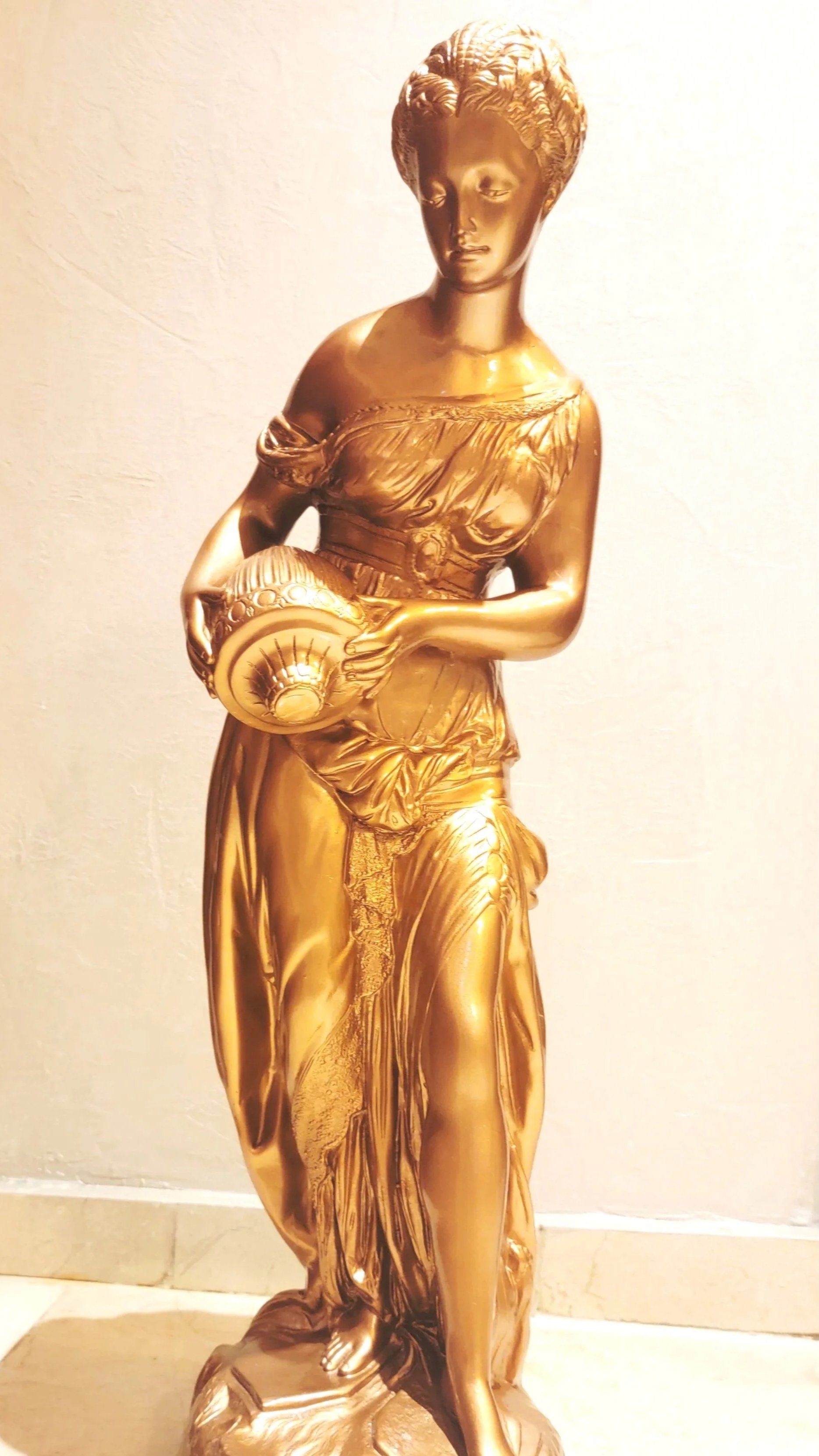 Bronze%2Bstatue%2Bwith%2BUrn.jpg
