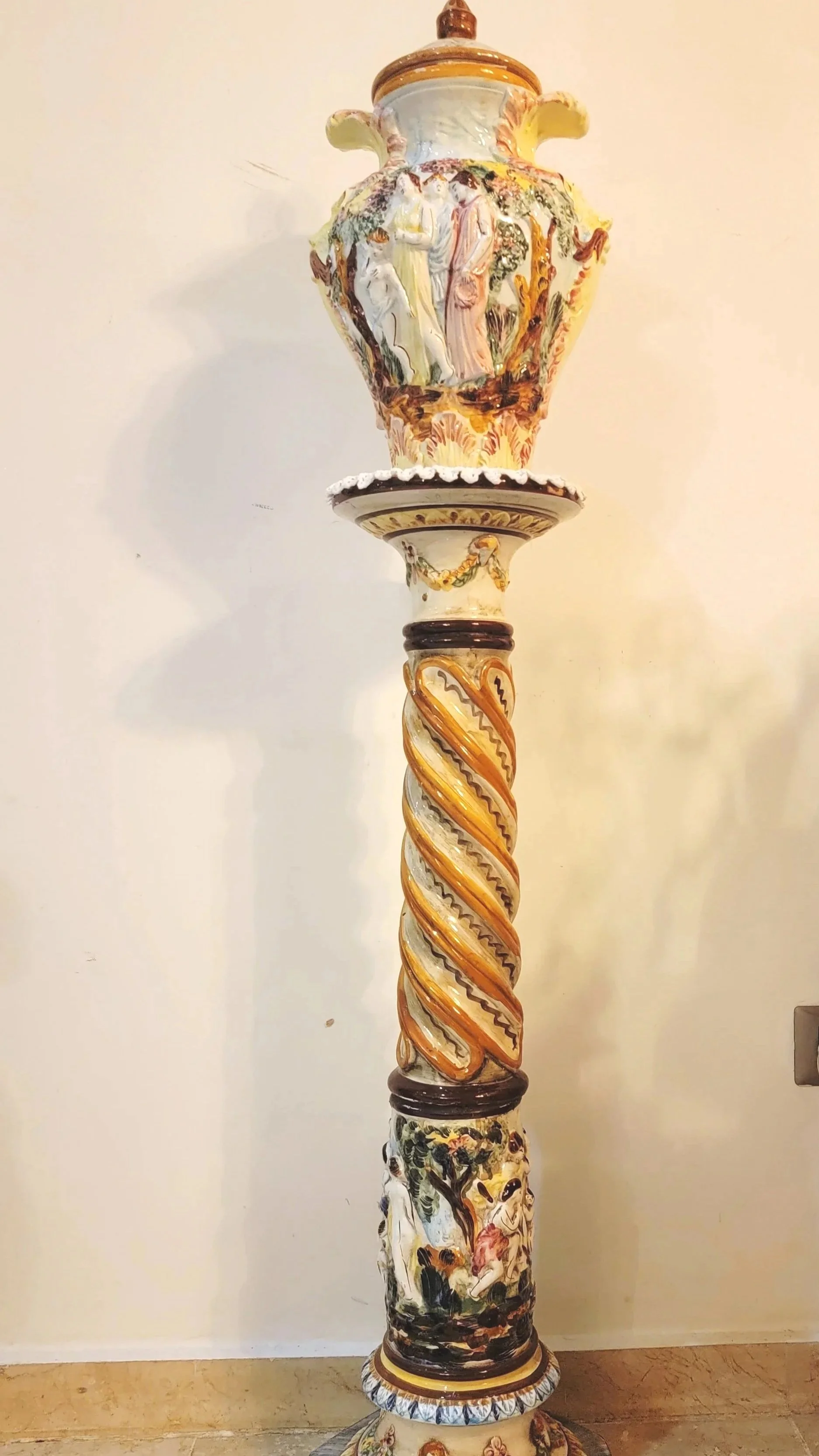 Capodimonte%2BStand%2Band%2BVase.jpg