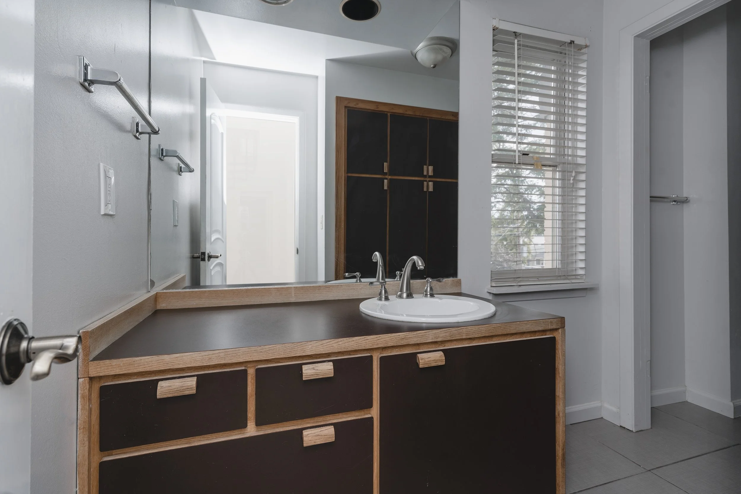 234w2nd2ndbathbefore.jpg