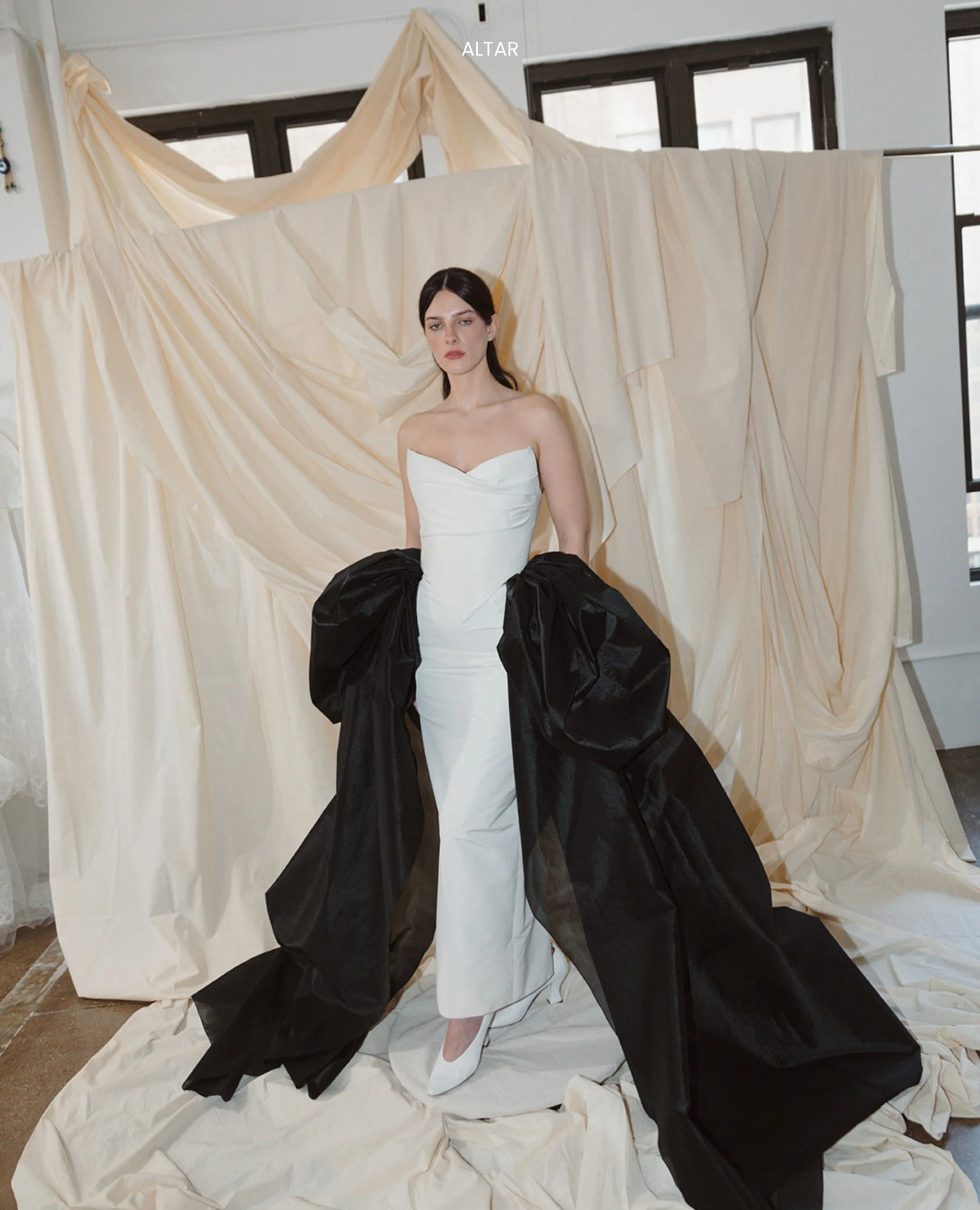 In bridal, stillness is often mistaken for perfection. Sarah Varca is designing for what happens after the photograph is taken.

From Aggressively Floral, published in Altar: The Recalibration.
Photography: @bybridgetphoto  Model: @bailes1999 

Read 