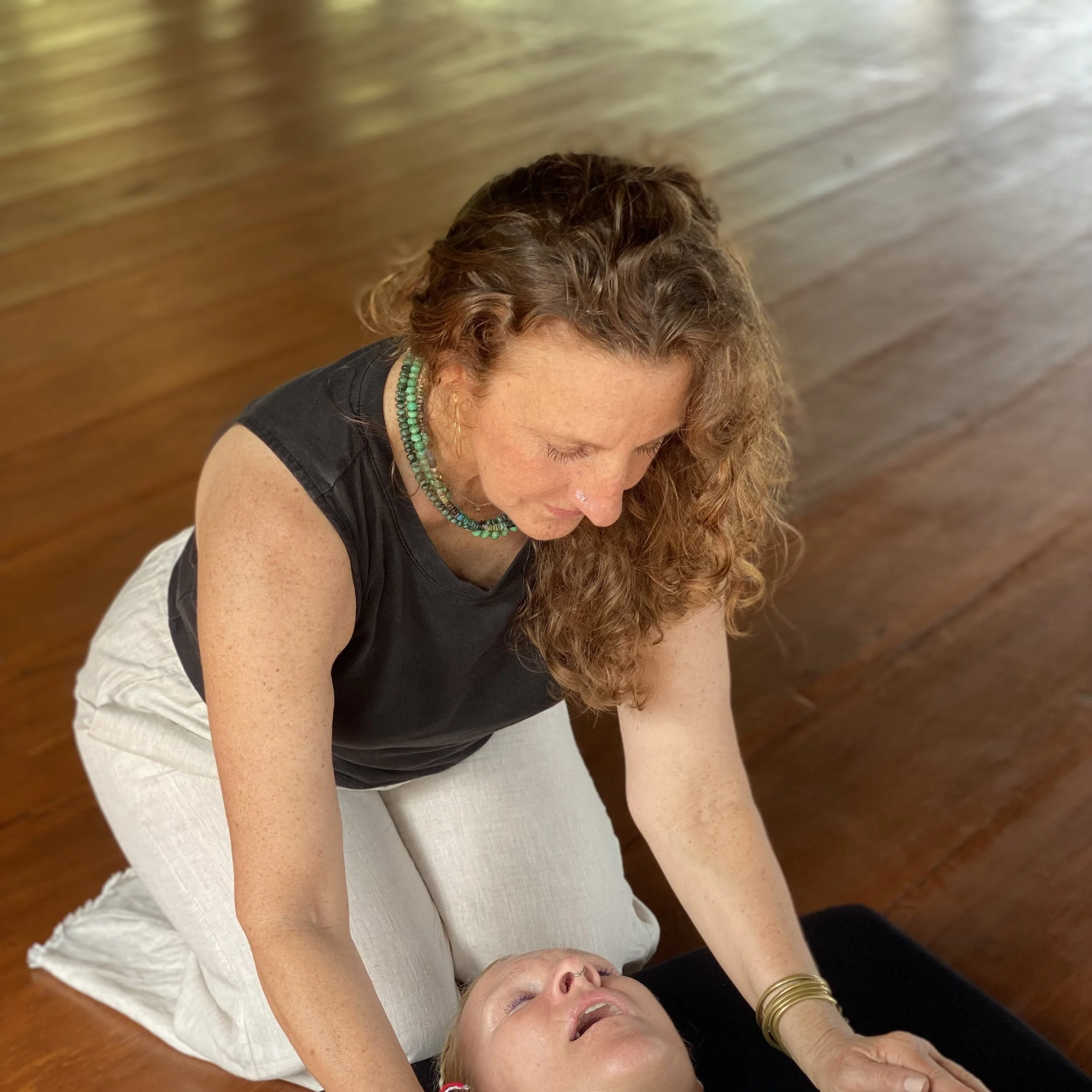 Suzanne Roberts facilitating a Clarity Breathwork session