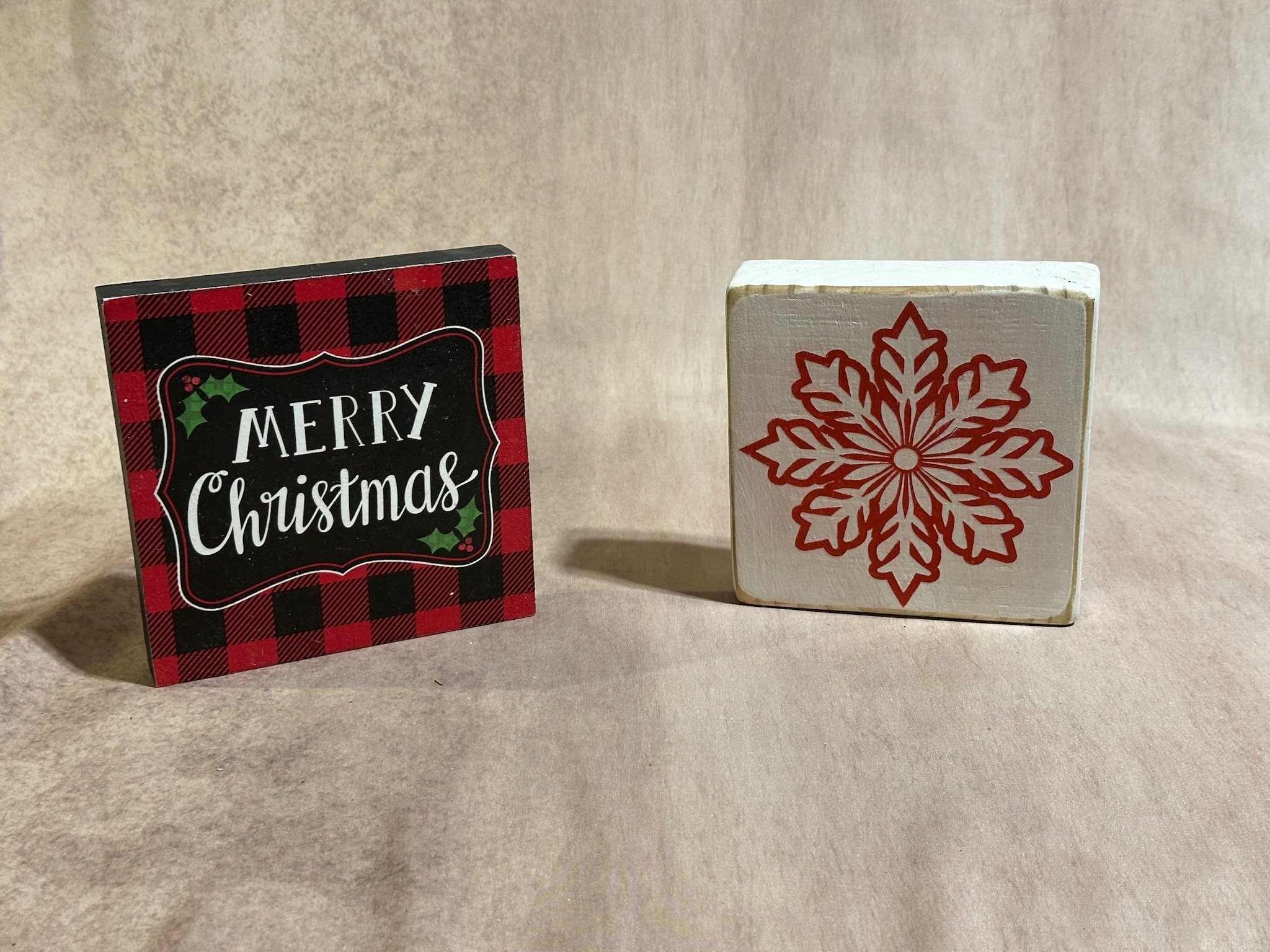 Christmas Decor: Red Merry Christmas