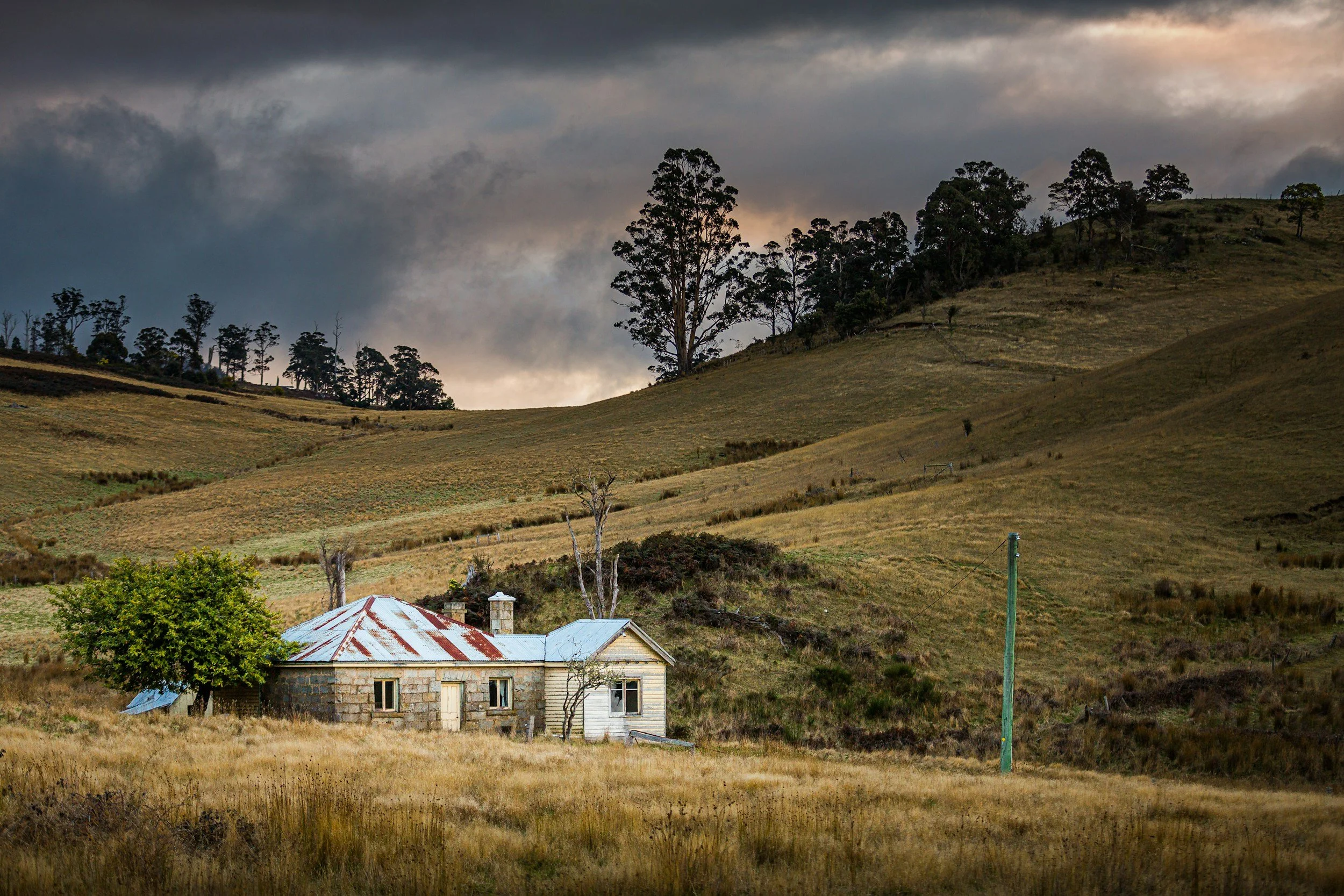 farmhouse gothic