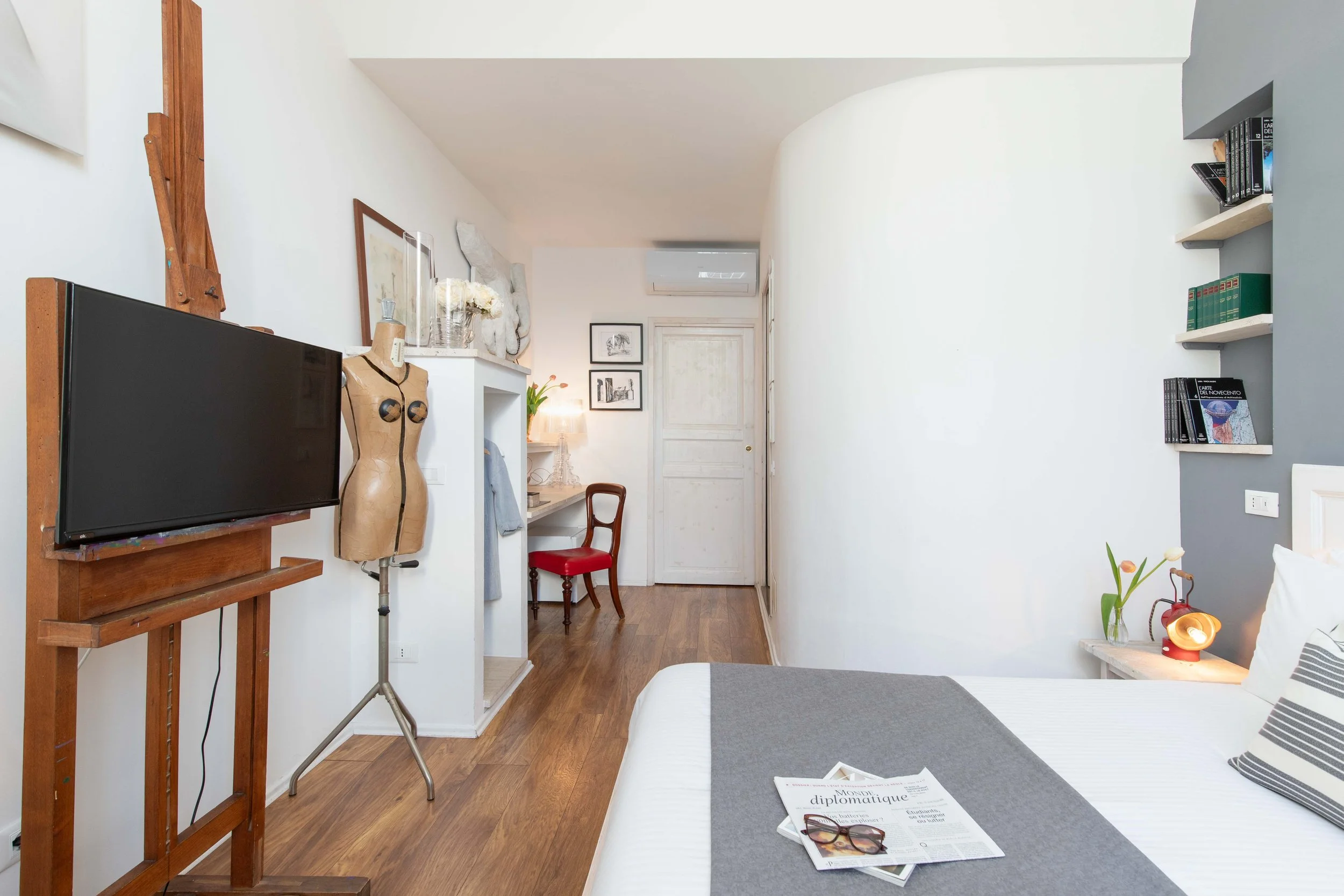 Shooting 1 Camera De Chirico_Suite 900 Livorno.jpg