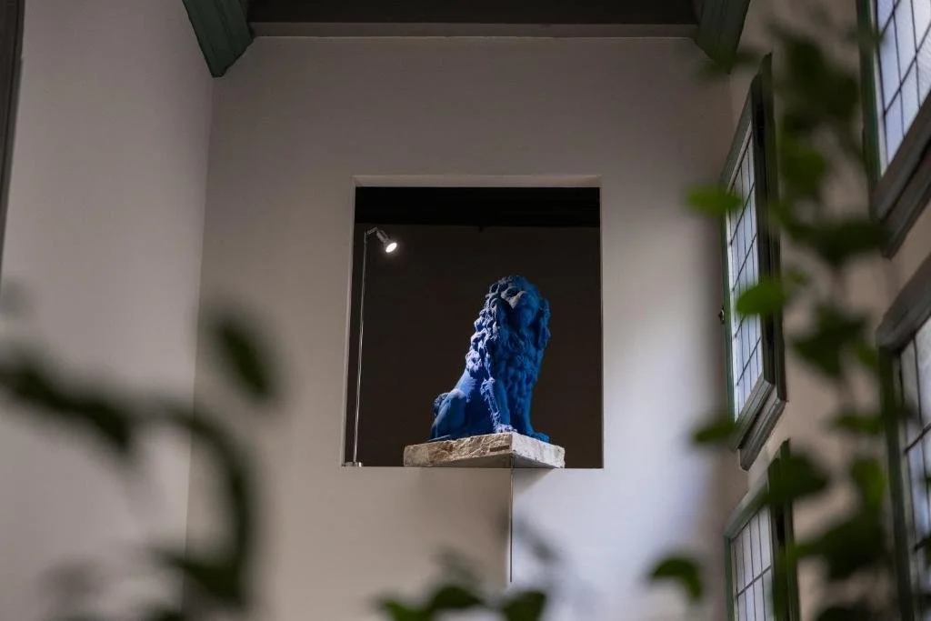 Statua simbolo dell'Hotel Leone Blu Suites a Firenze, Una Esperenze.