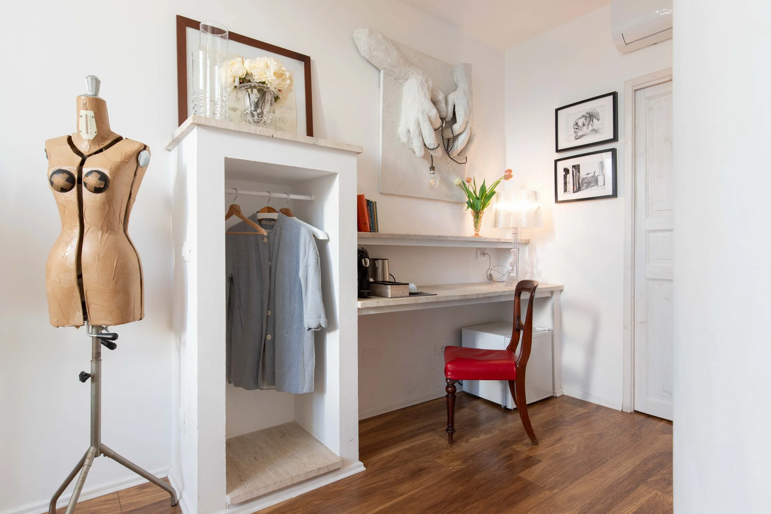 Shooting 4 Camera De Chirico_Suite 900 Livorno.jpg