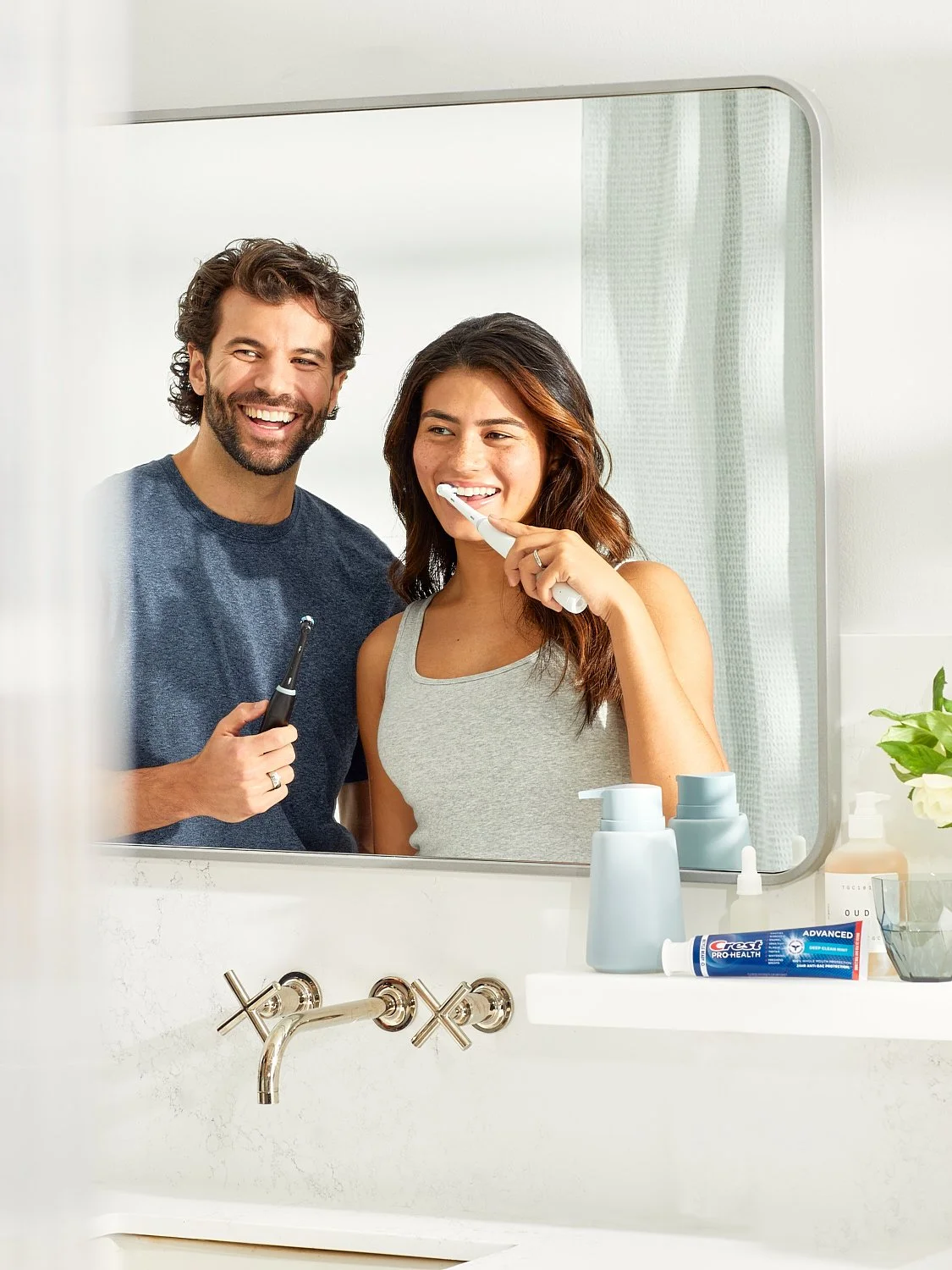 Evi-Abeler_Product_Photographer-Toothpaste-Crest_12-not relesed yet-do not use.jpg