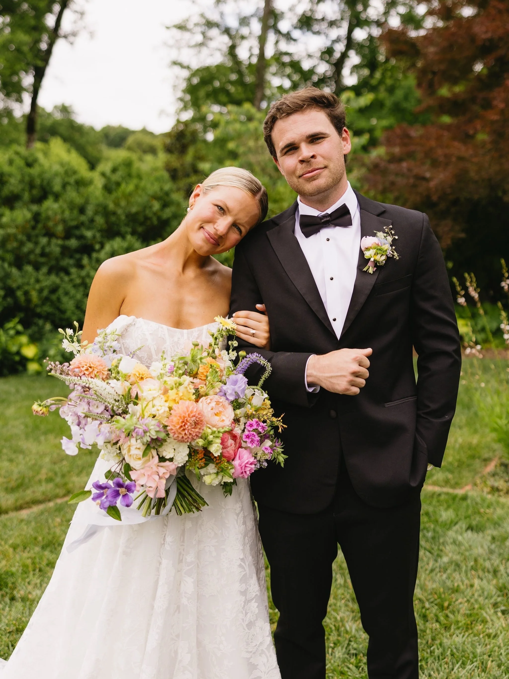 I ❤️ Mr. And Mrs. Simpson!

@allyparkerphotoco with some of the sweetest couples portraits I&rsquo;ve seen this year!

#couplesportraits #weddinginspo #knoxvilleflorist #knoxvilleweddingflorist #springwedding