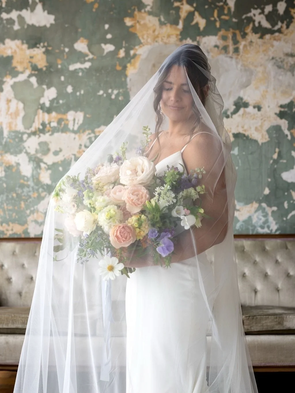 Rachel as a bride 💕

The magic of a veil will never cease to amaze me!

Bouquet flowers grown by @napping_cat_ff @creeksideflowerfarm @sevierblumen and @wildearth.flowers 

Spring wedding | spring wedding flowers | bridal bouquet | bridal portrait

