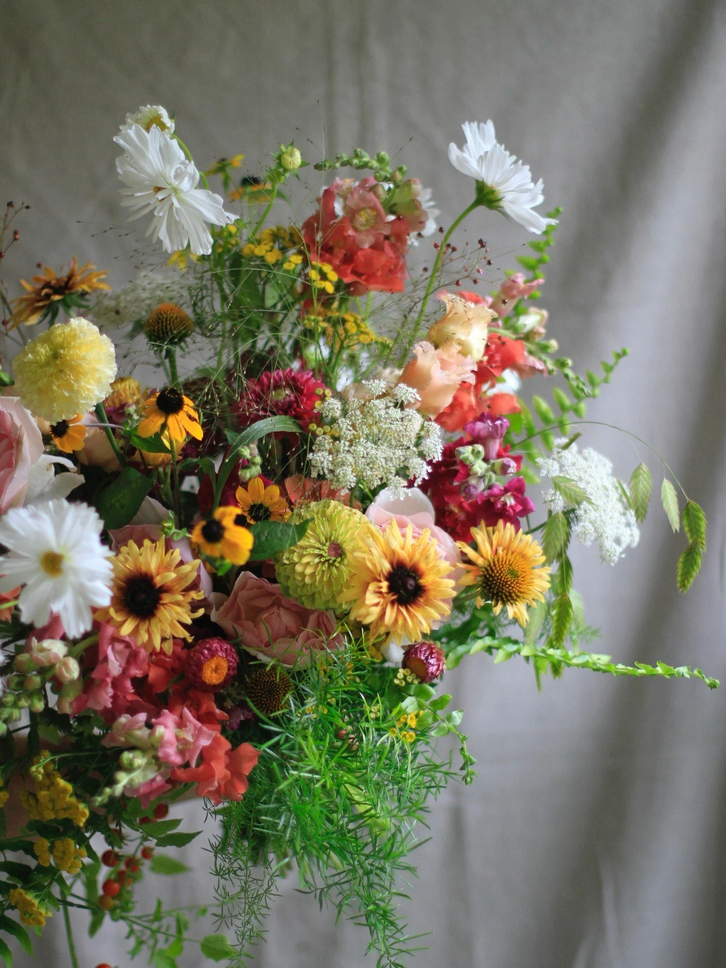 Kristie&rsquo;s high summer July bridal bouquet!

Rudbeckia, Queen Anne&rsquo;s lace, tansy, snapdragon, cosmos, dahlia, zinnia, coneflower, garden roses, asparagus fern, riveroats, marigold, frosted explosion grass, jewels of opar, lisianthus, straw