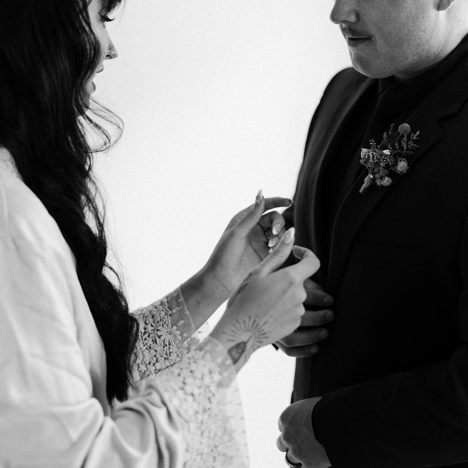 avery-mason-elopement-getting-ready-smokies-nicole-kiser-imagery-12.jpg