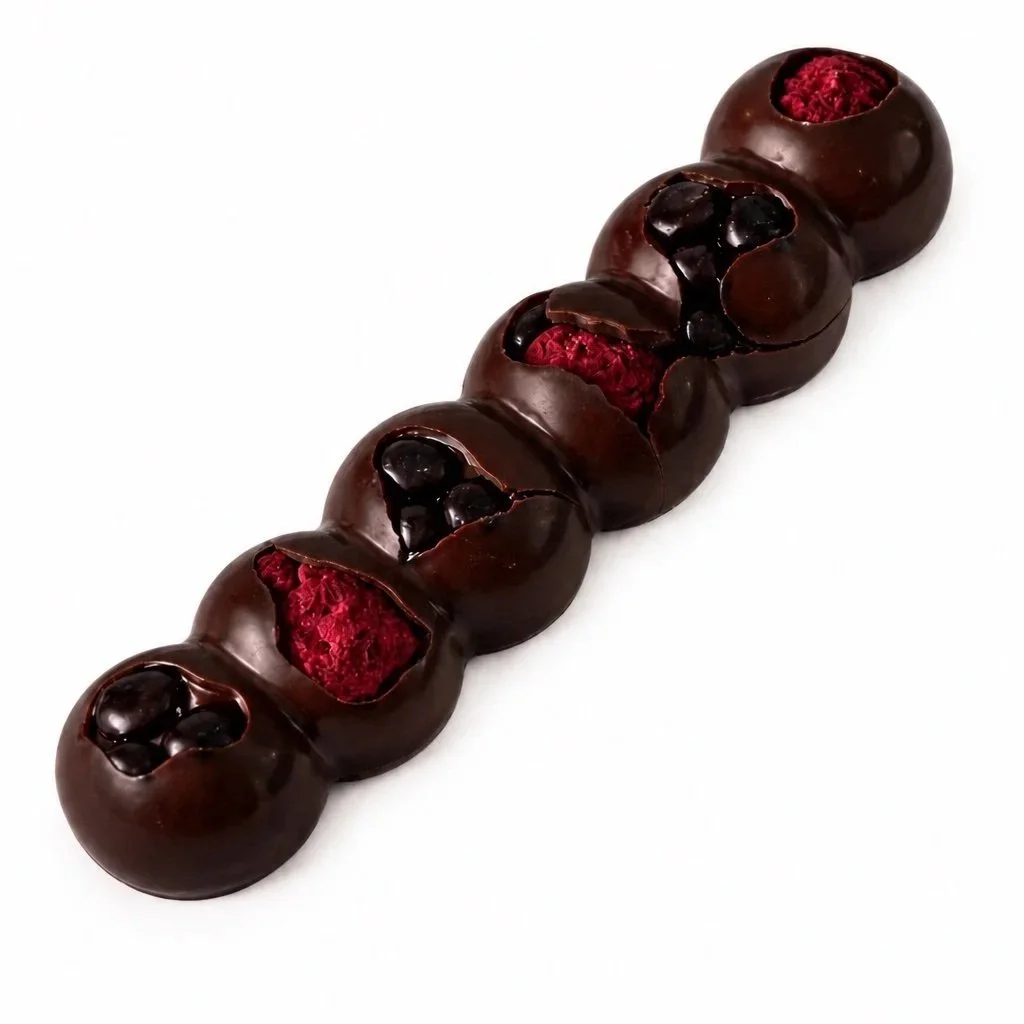 Forever-Knot-Raspberry-dark-Belgian-Chocolate-Wedding-Favour.jpg