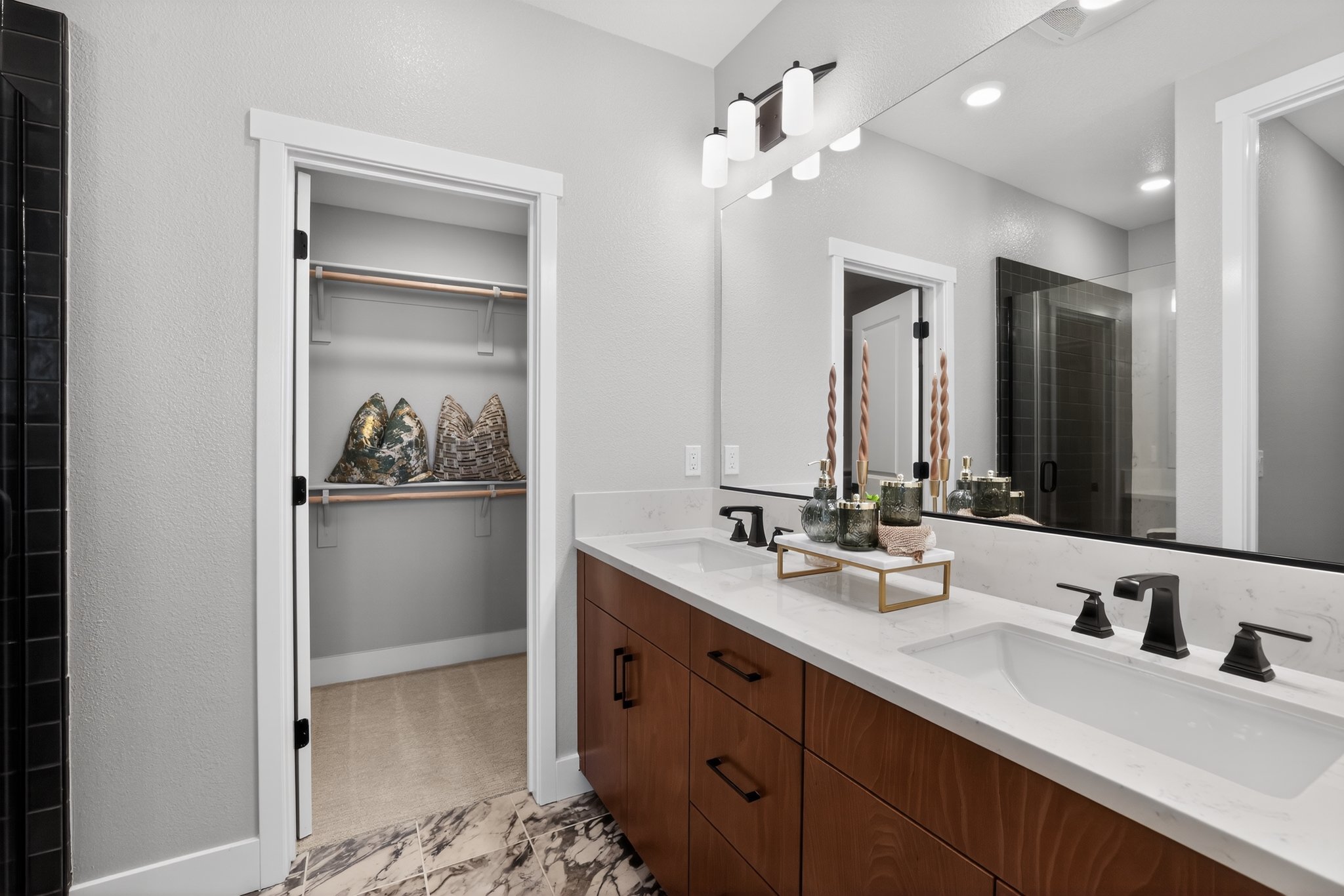 013_1602_Canyon_Dr-Bathroom-6715.jpg