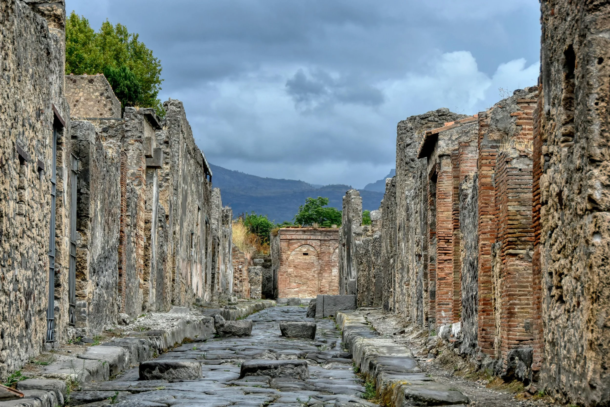 pompeii ruins.jpg