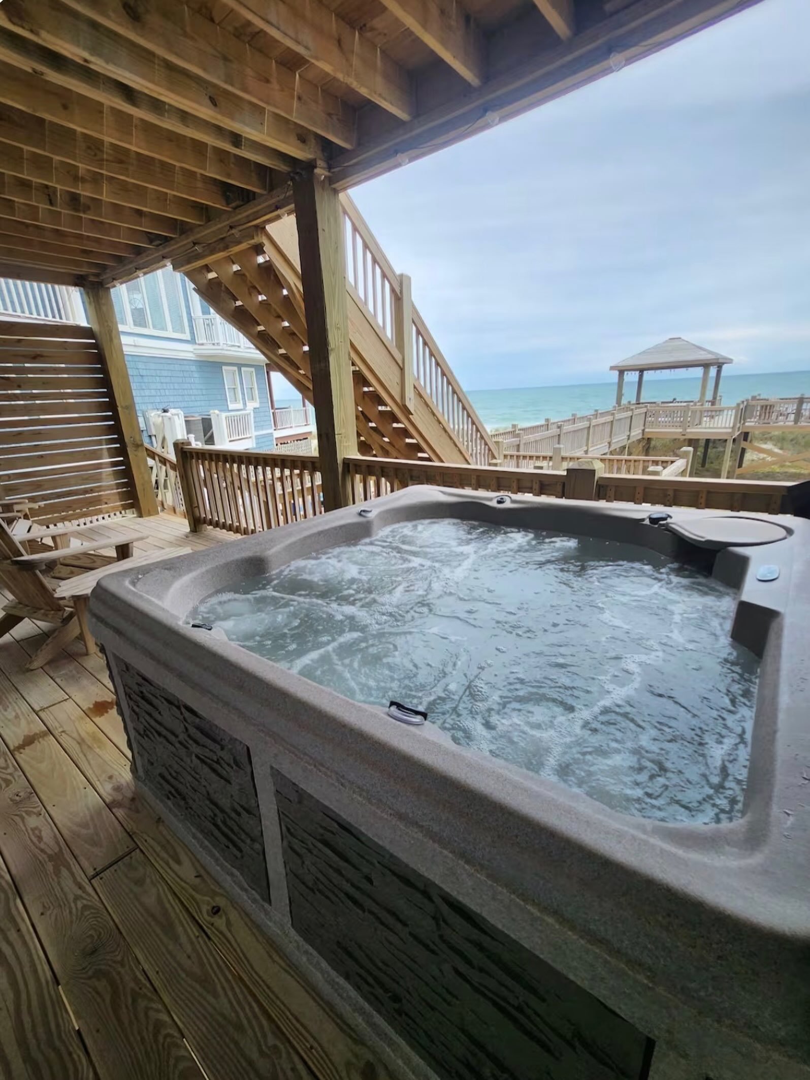 ♨️ HOT TUB TIP OF THE DAY! 💦

Keep an eye on your water level! 👀
Make sure your hot tub has enough water for the pump and jets to work properly. Low water levels can cause circulation problems and may damage the equipment.

✨ Quick check = fewer pr