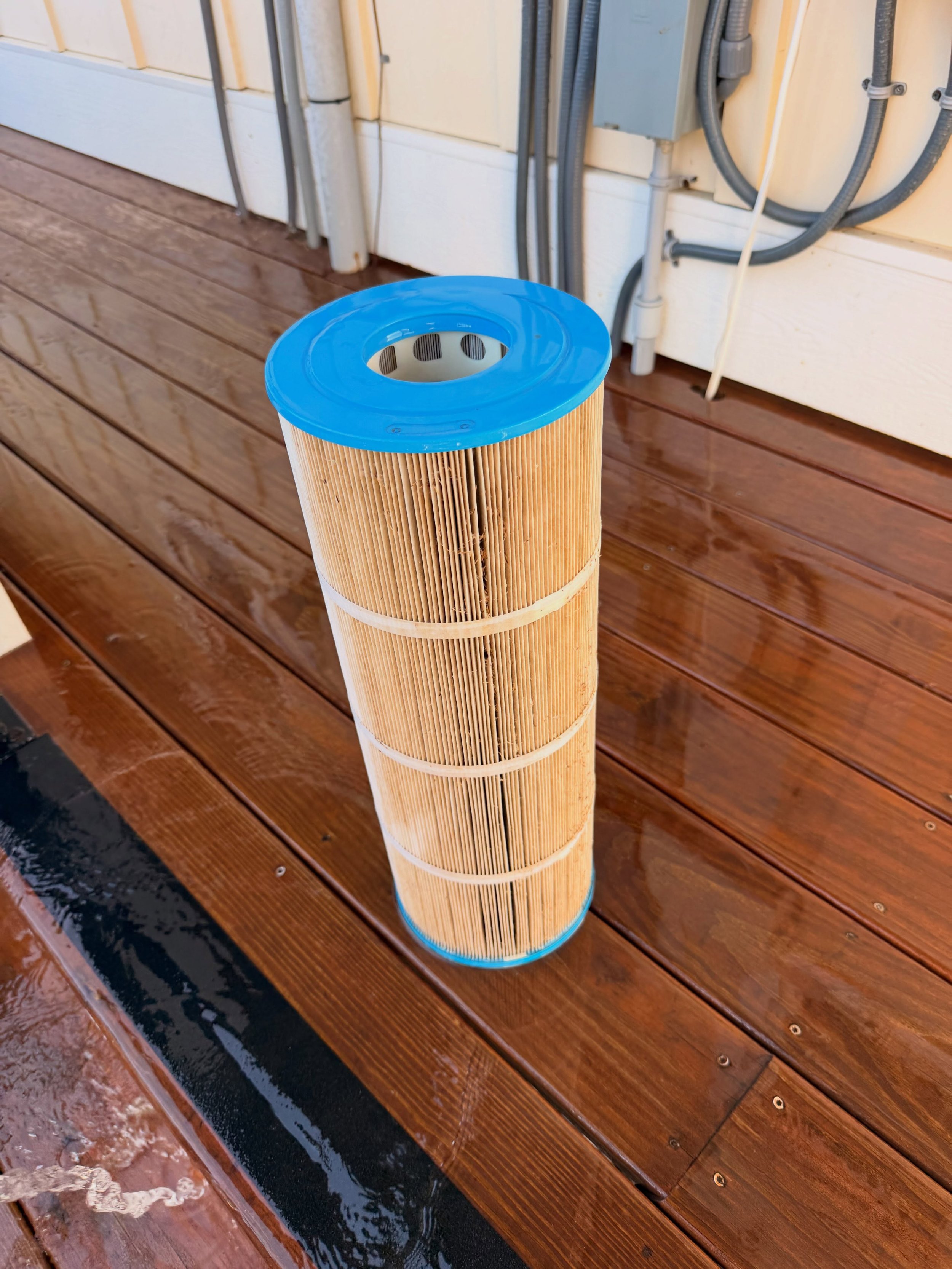 Filter Freshness! 🌴💦
🫣 Before: In need of some love
🧼 After: Clean &amp; ready to work! 💪✨
Happy filter = happy pool! 😁🏊&zwj;♂️💙

Contact us! 👇
📞 910-330-3718 &mdash; Anytime
📞 910-782-9045 &mdash; After 3:30
📧 IslandTimePoolsandSpas@gmai