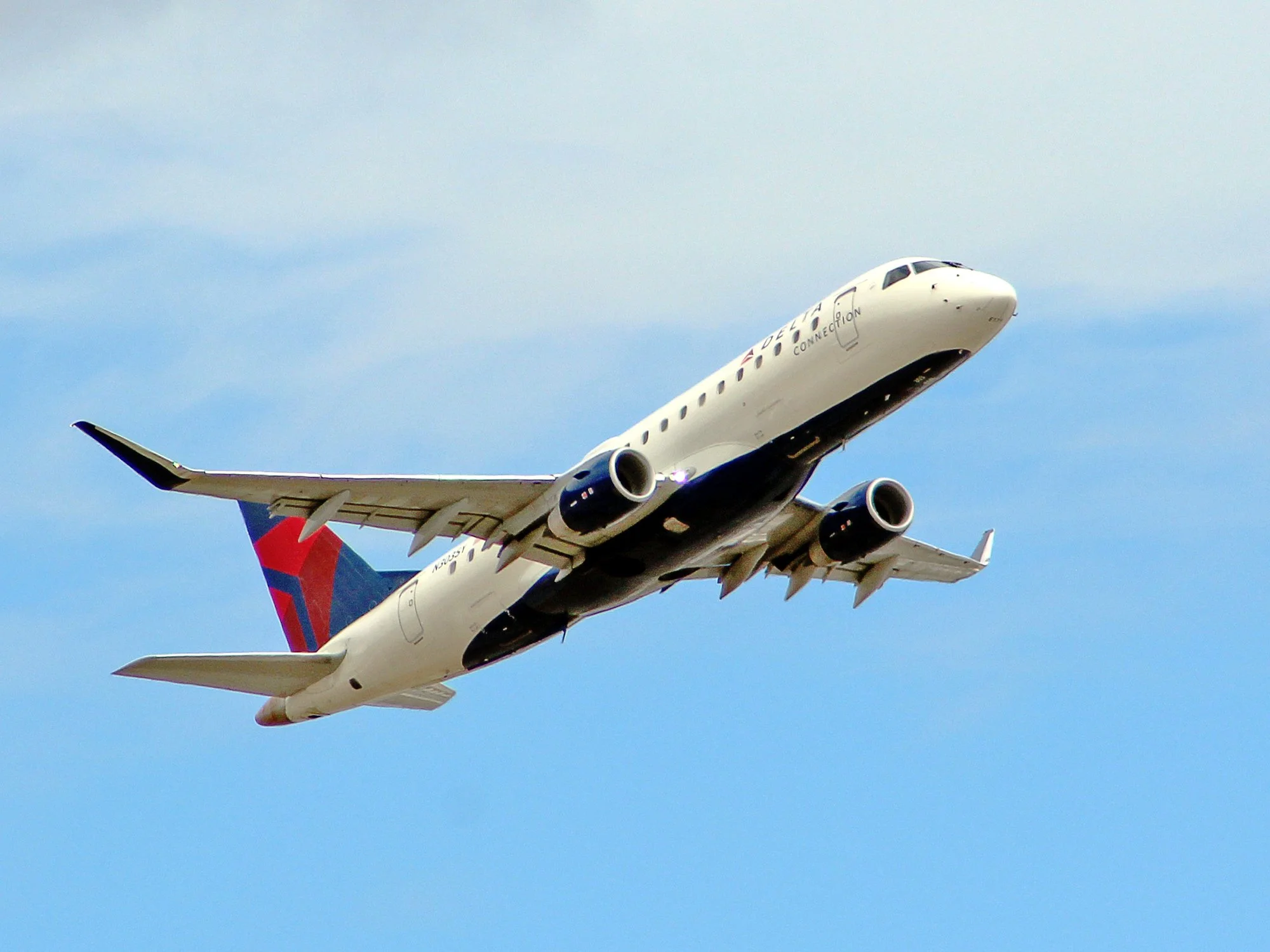 Delta Connections EMB170