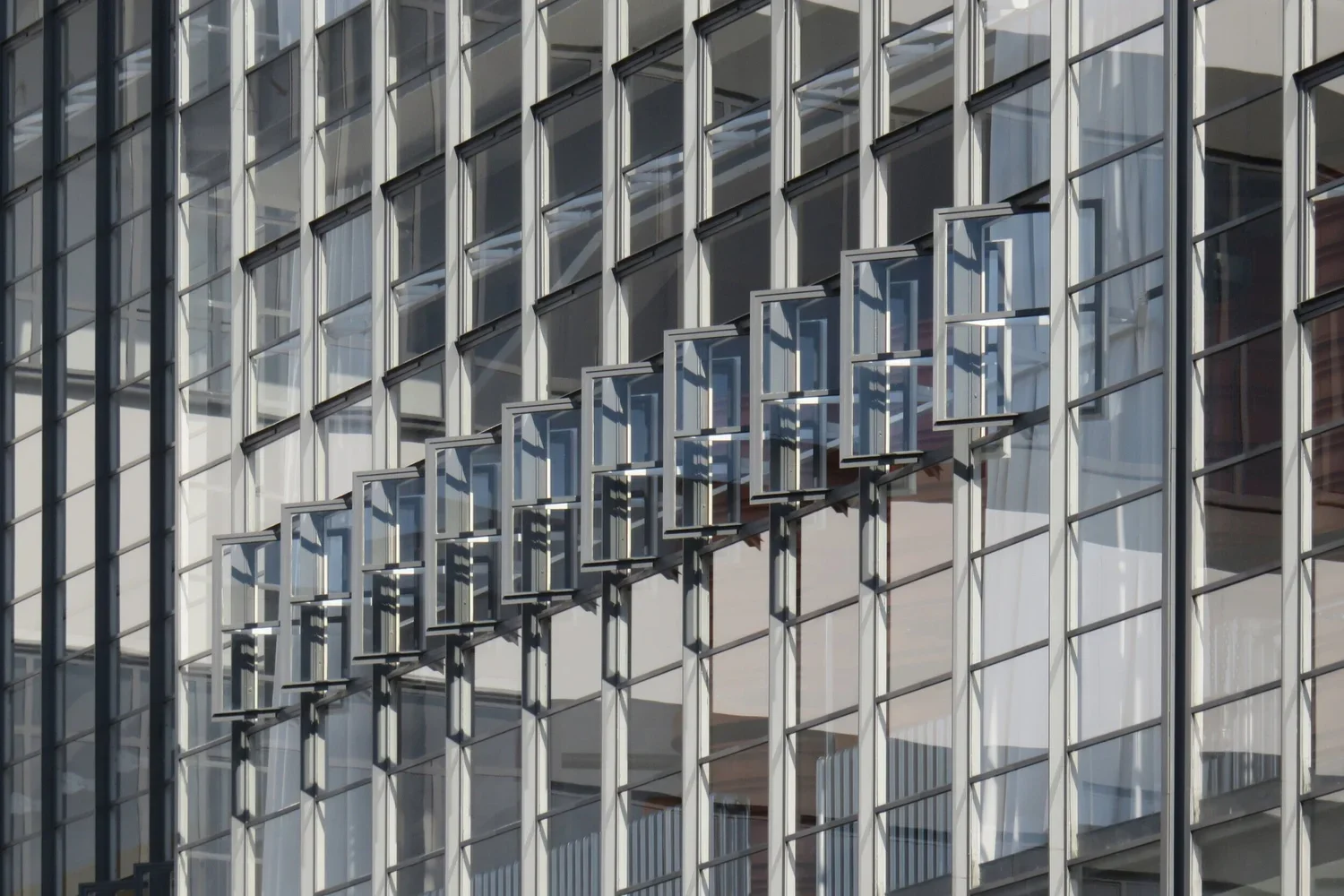 Docomomo International Reviews Reglazing Modernism