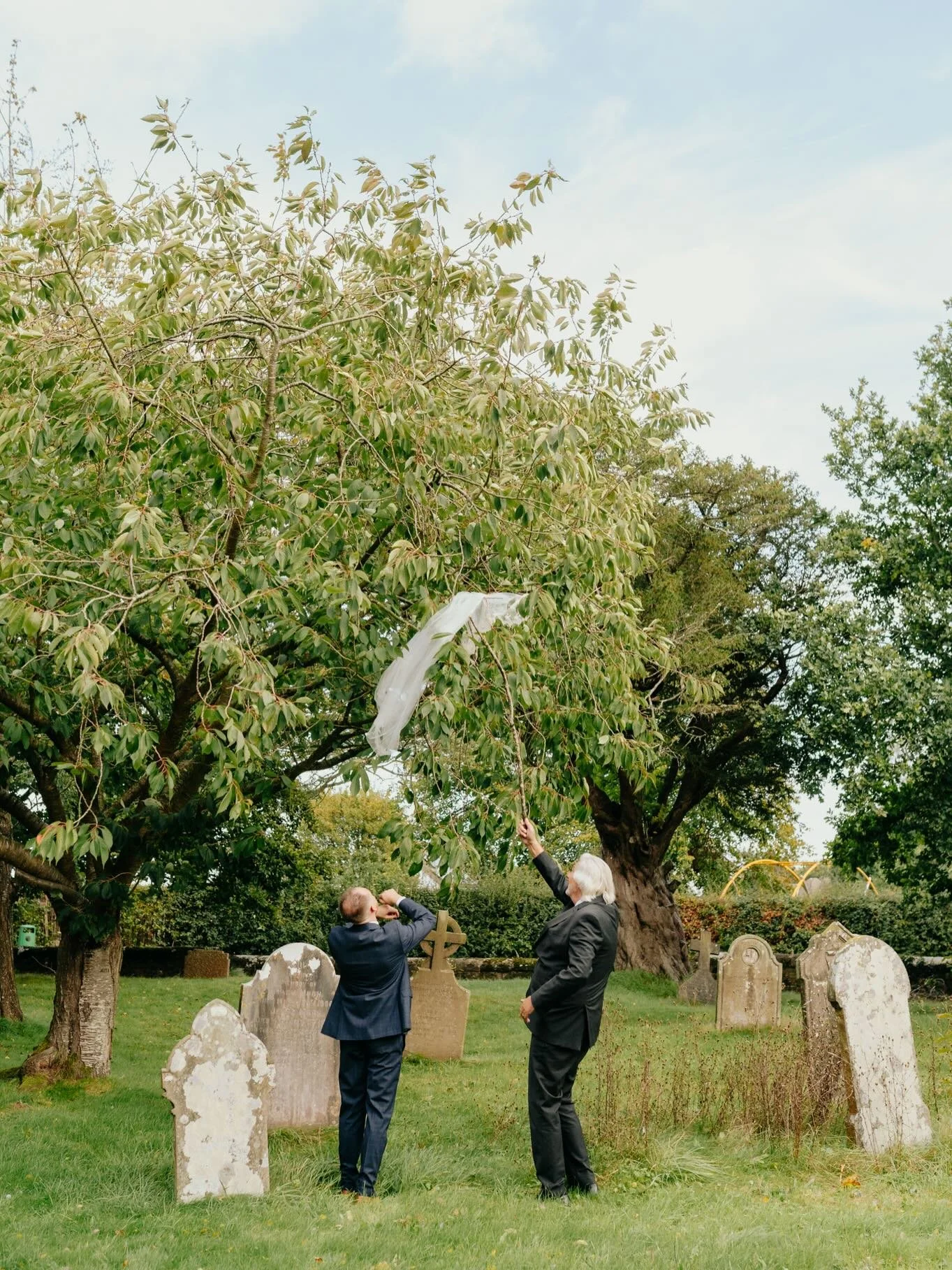 A short story of the runaway veil - in reverse 😅  the wind wasn&rsquo;t a paid actor but very much wanted the spotlight! 
But swipe to see that it&rsquo;ll always end in laughter 🥰🥹

#sussexphotographer #sussexwedding #sussexweddingphotographer