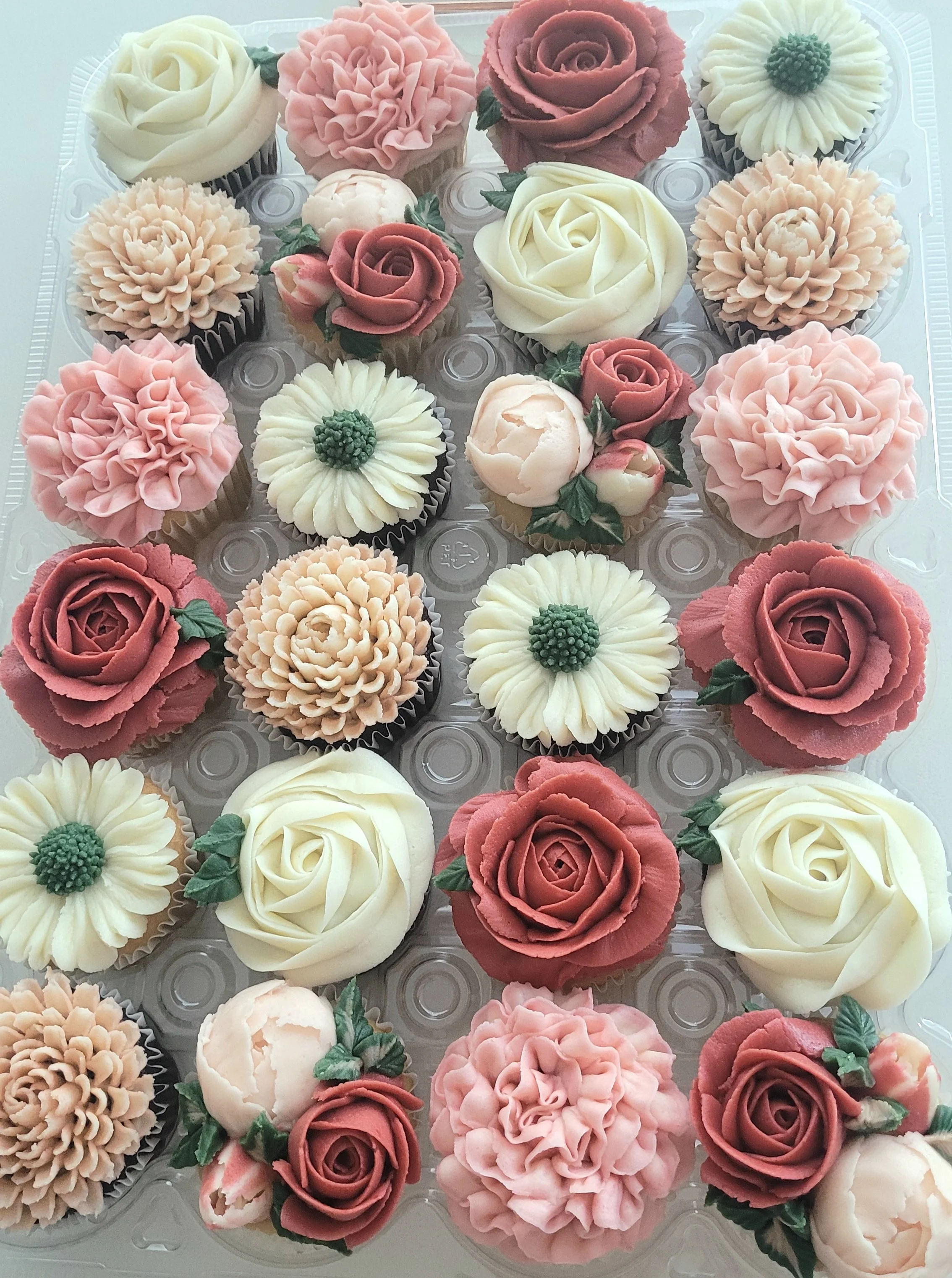 Anniversary flower cupcakes with red roses