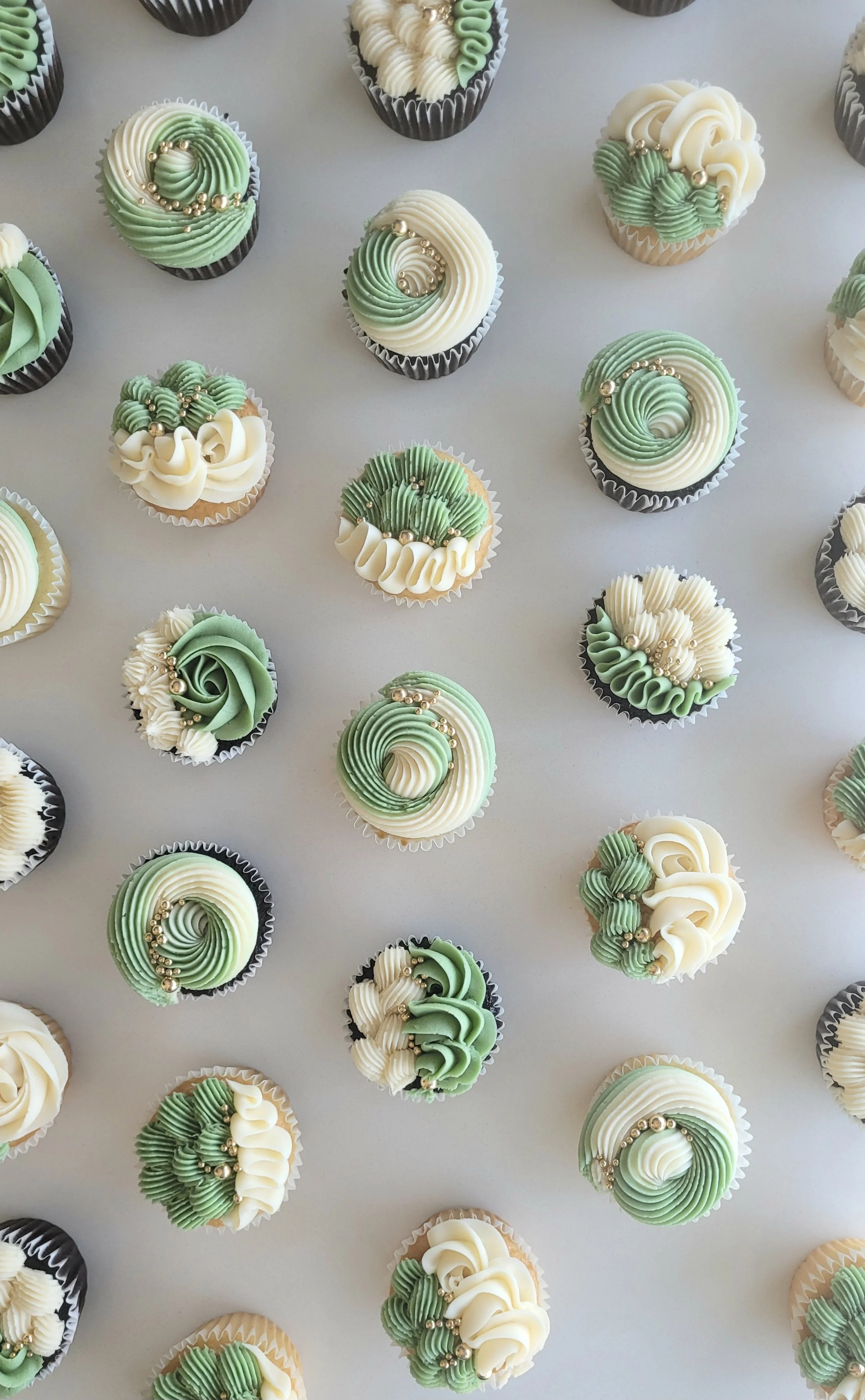 Custom design buttercream cupcakes in Ottawa