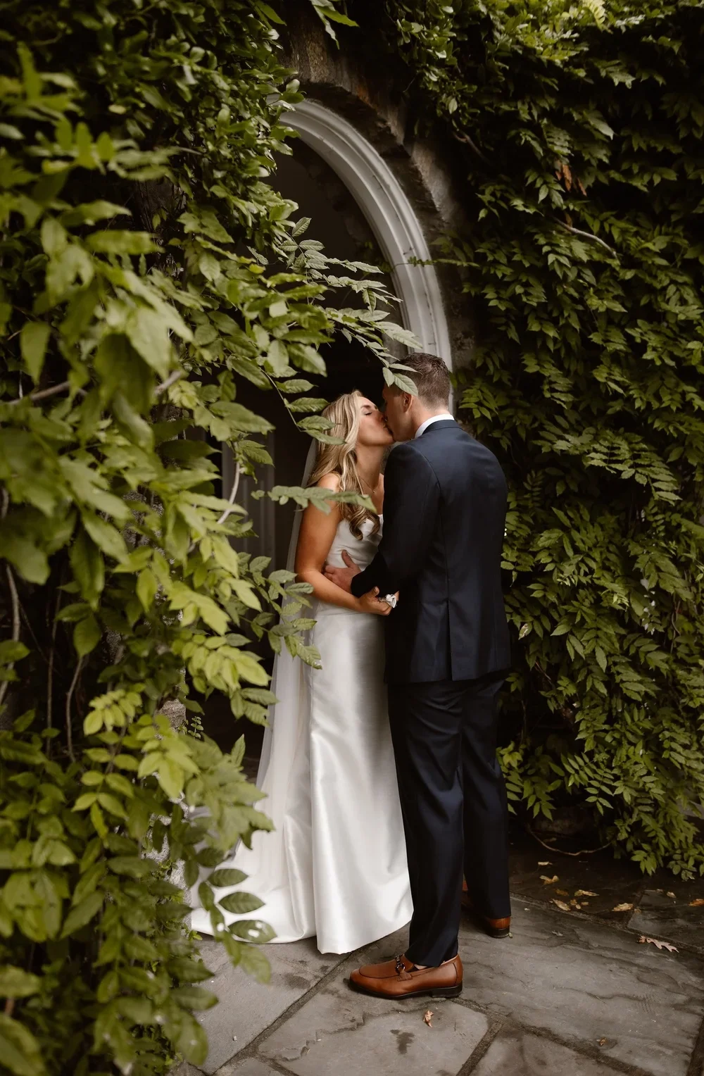 Intimate+Wedding+Day+Moment_Colin&Nina_Glynwood-697.webp