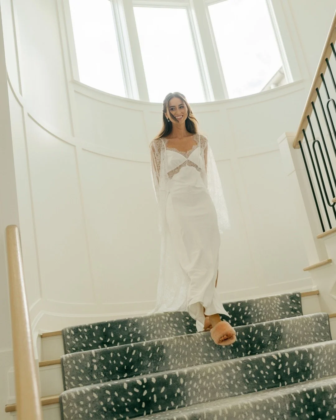 It&rsquo;s the little things&hellip;like&nbsp;𝒘𝒆𝒅𝒅𝒊𝒏𝒈-𝒎𝒂𝒙𝒙𝒊𝒏𝒈&nbsp;your getting-ready look into a look.

The peignoir.
The slippers.
The champagne.
The dress waiting nearby.

These are some of my favorite moments because getting ready s