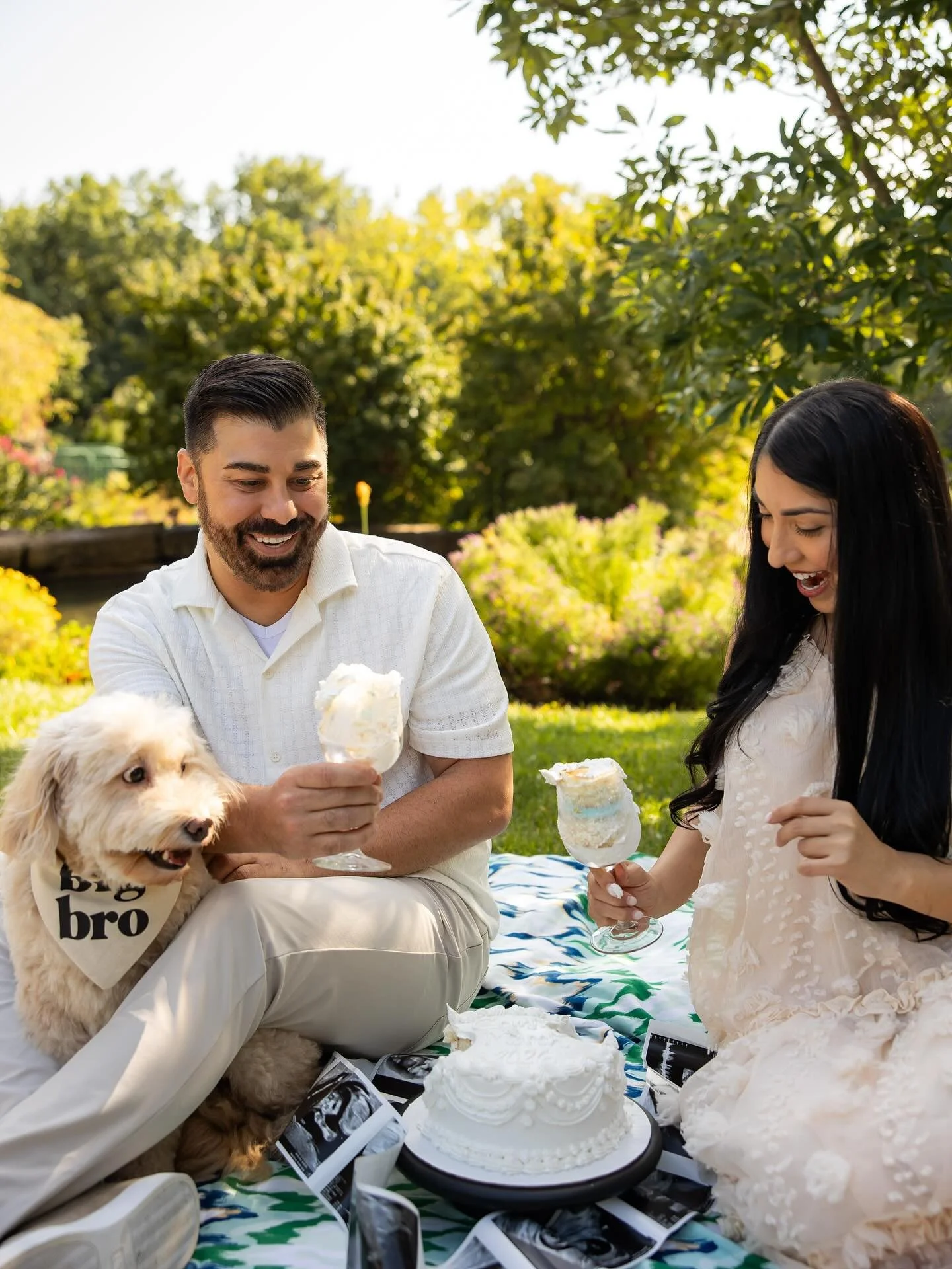Oh BOY 🩵 
Not sure who&rsquo;s more excited&hellip; Jessica and Brandon about their first little one, or Enzo getting promoted to big bro. So happy I got to be there for this special reveal!