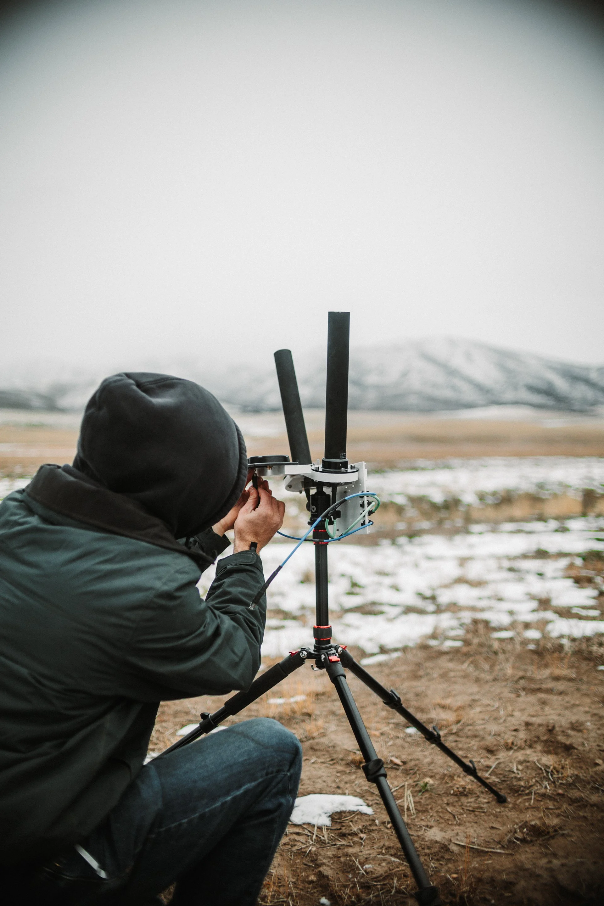 Rainmaker drone pilot inspecting antennas in an Idaho field.
PC: Nicholas Abegg-Guzman