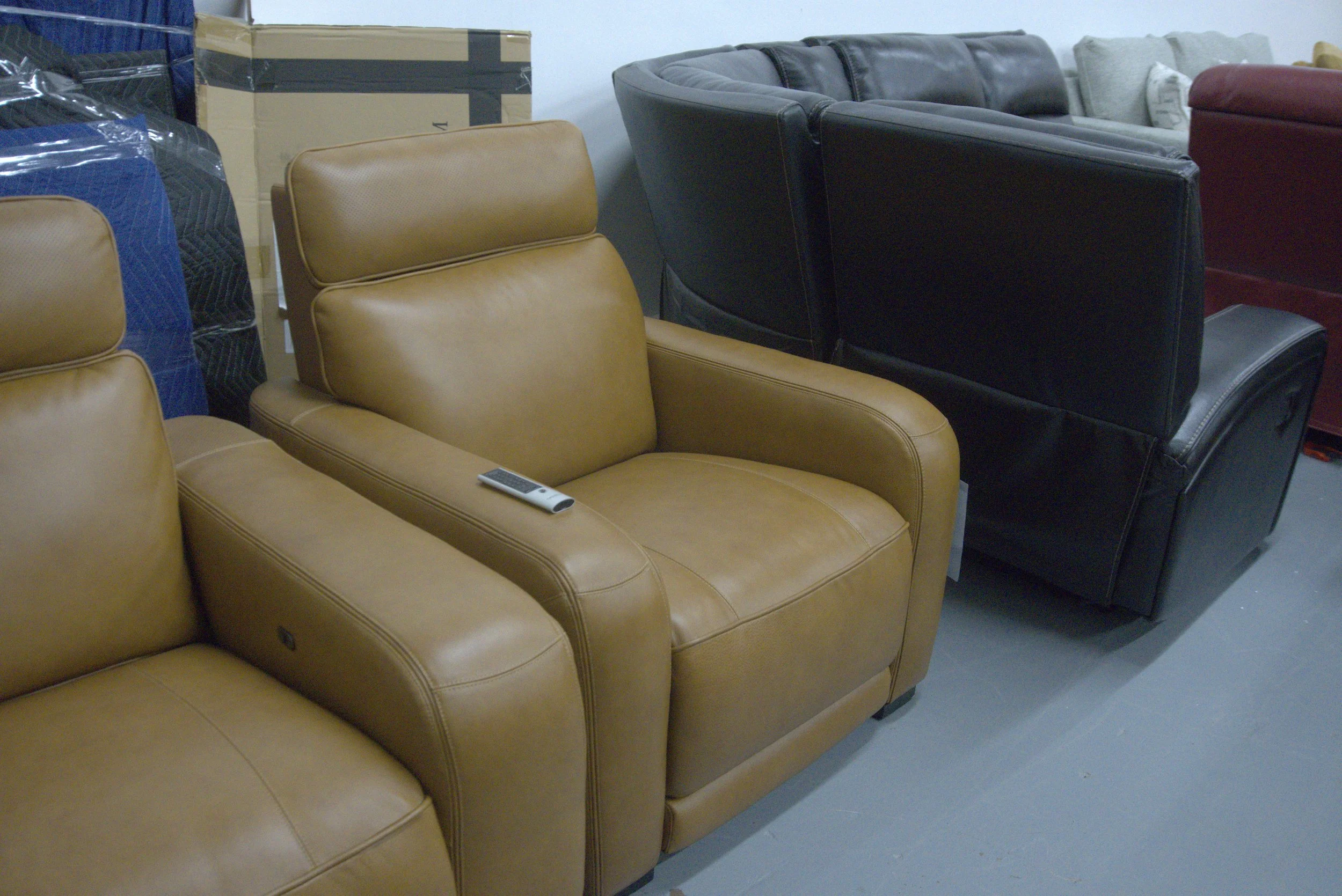 Leather Massaging + Music+ Heated Seat Theatre Chair