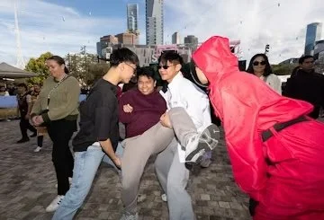 sg3 fans playing.jpg