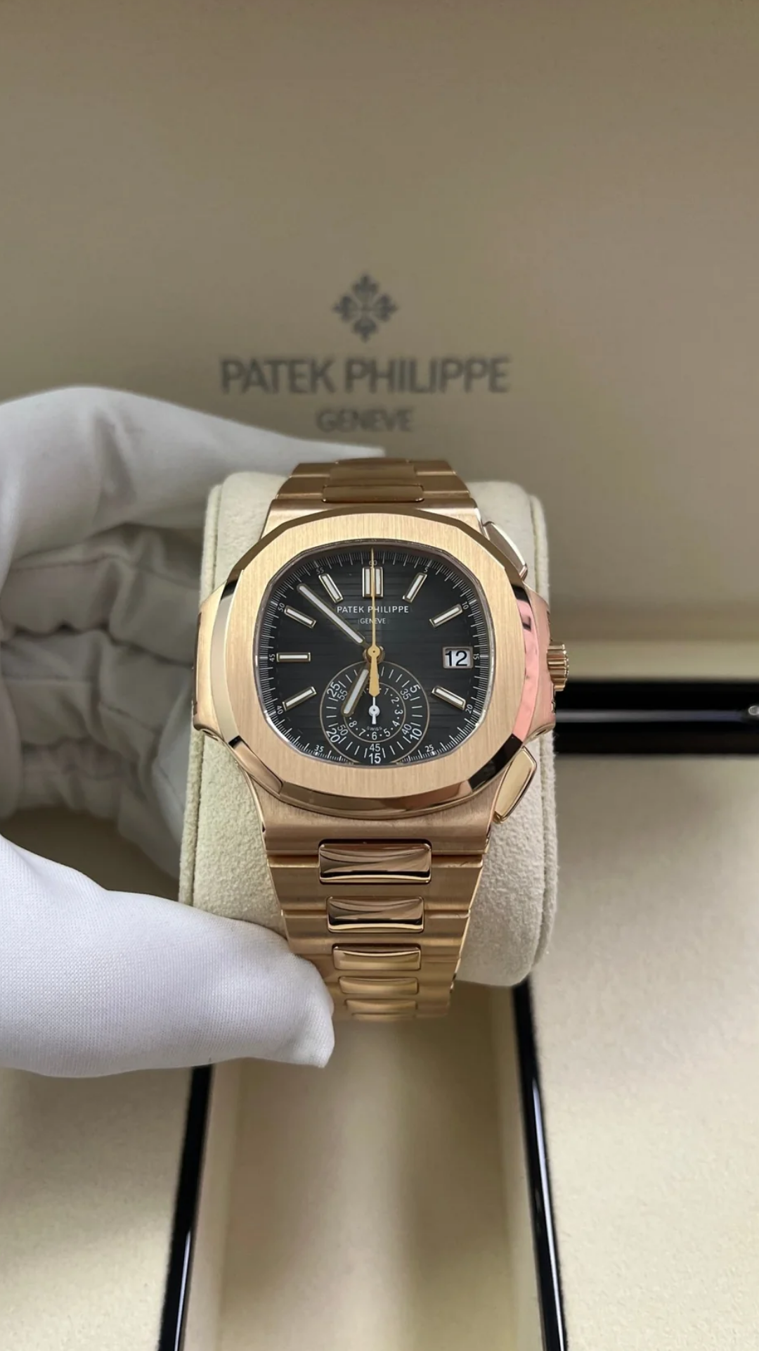 Audemars Piguet x Swatch Royal Oak Red 42mm (20).png