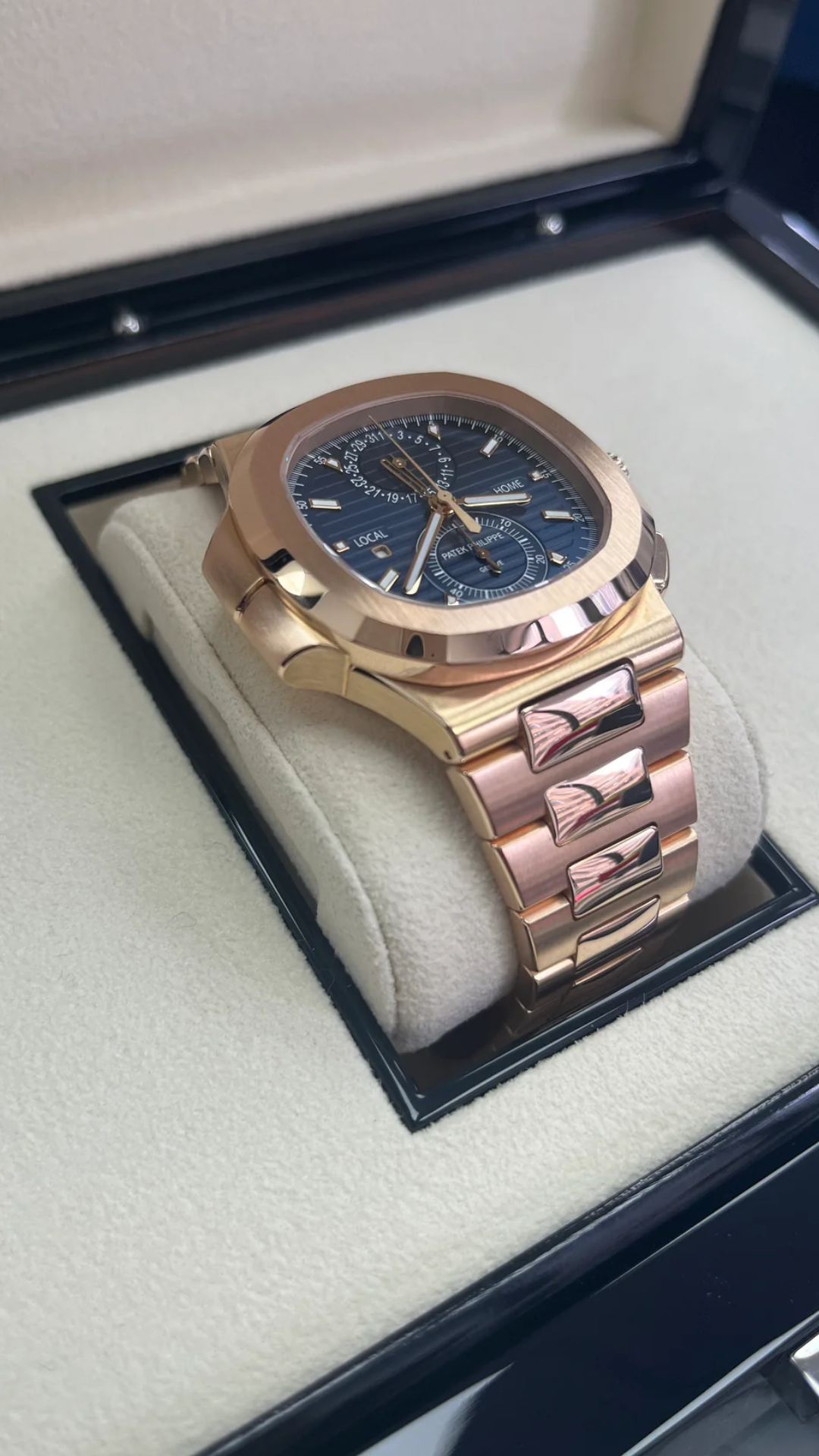 Audemars Piguet x Swatch Royal Oak Red 42mm (6).png