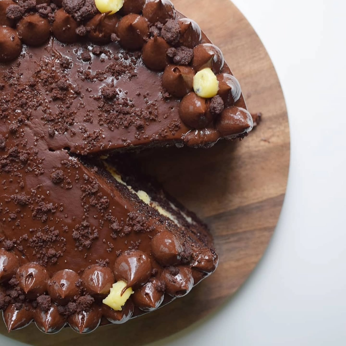 Brooklyn Blackout Cake | Chocolate cake layered with cardamom infused custard, chocolate crumbs and finished off with a rich chocolate buttercream. #auckland #cakesofauckland