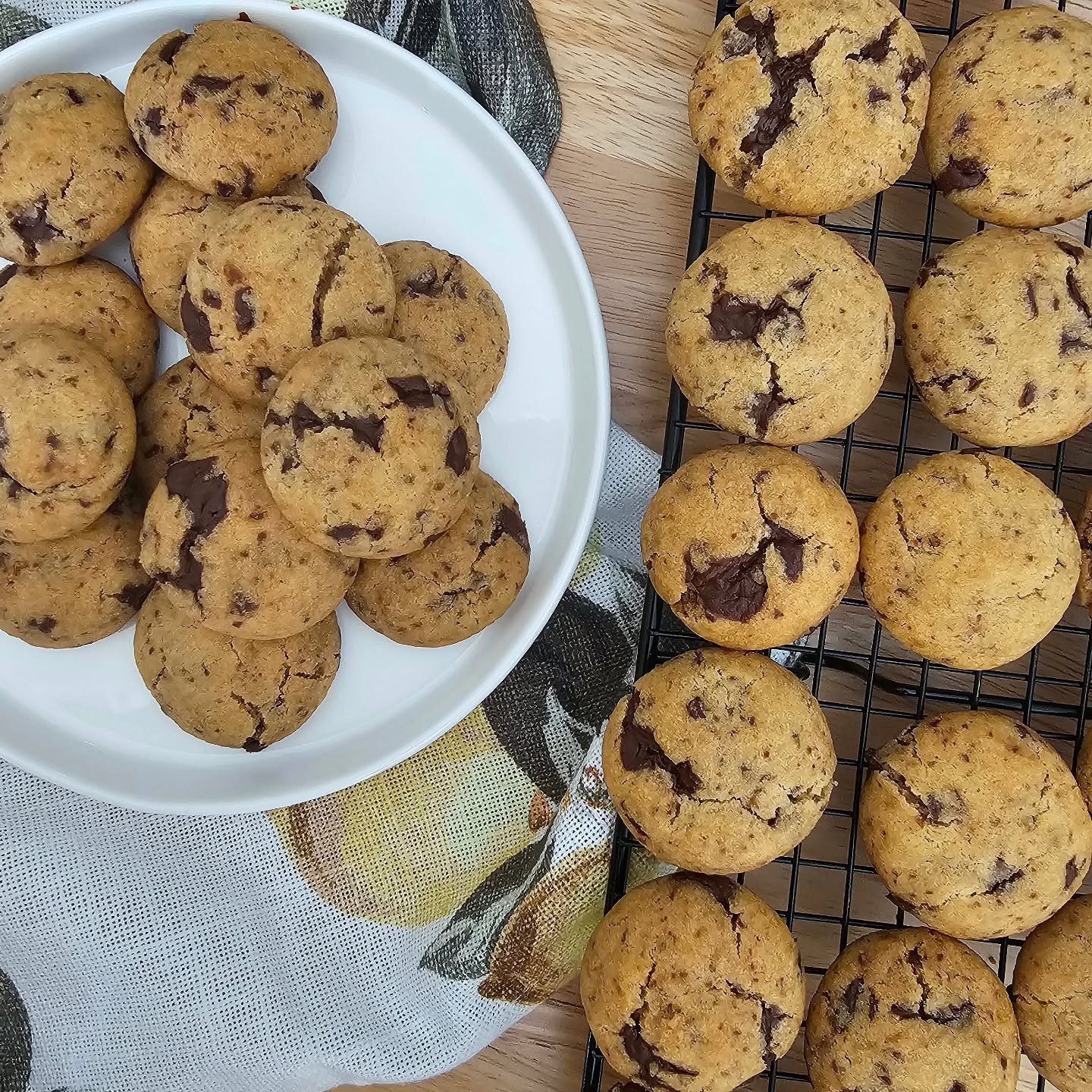 They're finally here 🍪✨

Starting off with four flavours:
🤎 Brown Butter Chocolate Chip Cookies
🍌 Banana Bread (but make it cookies)
🍫 Double Chocolatey Cookies 
🍓 Strawberry Cheesecake

All bite-sized, all dangerously snackable, and all tested 