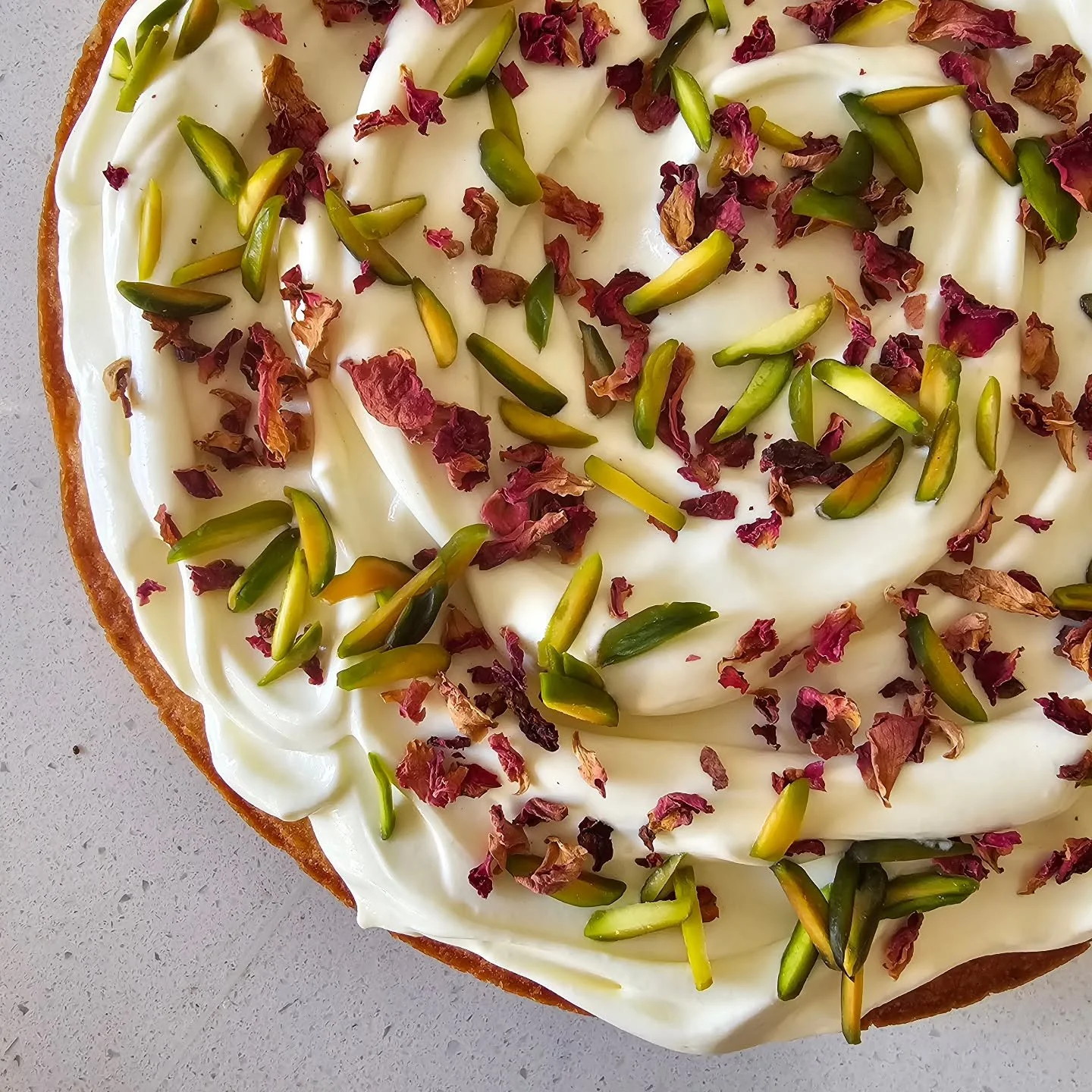 Persian Love Cake ✨ went a little rogue with the topping, light whipped yoghurt cream instead of a glaze 💁🏽&zwj;♀️

#teacake #homemade