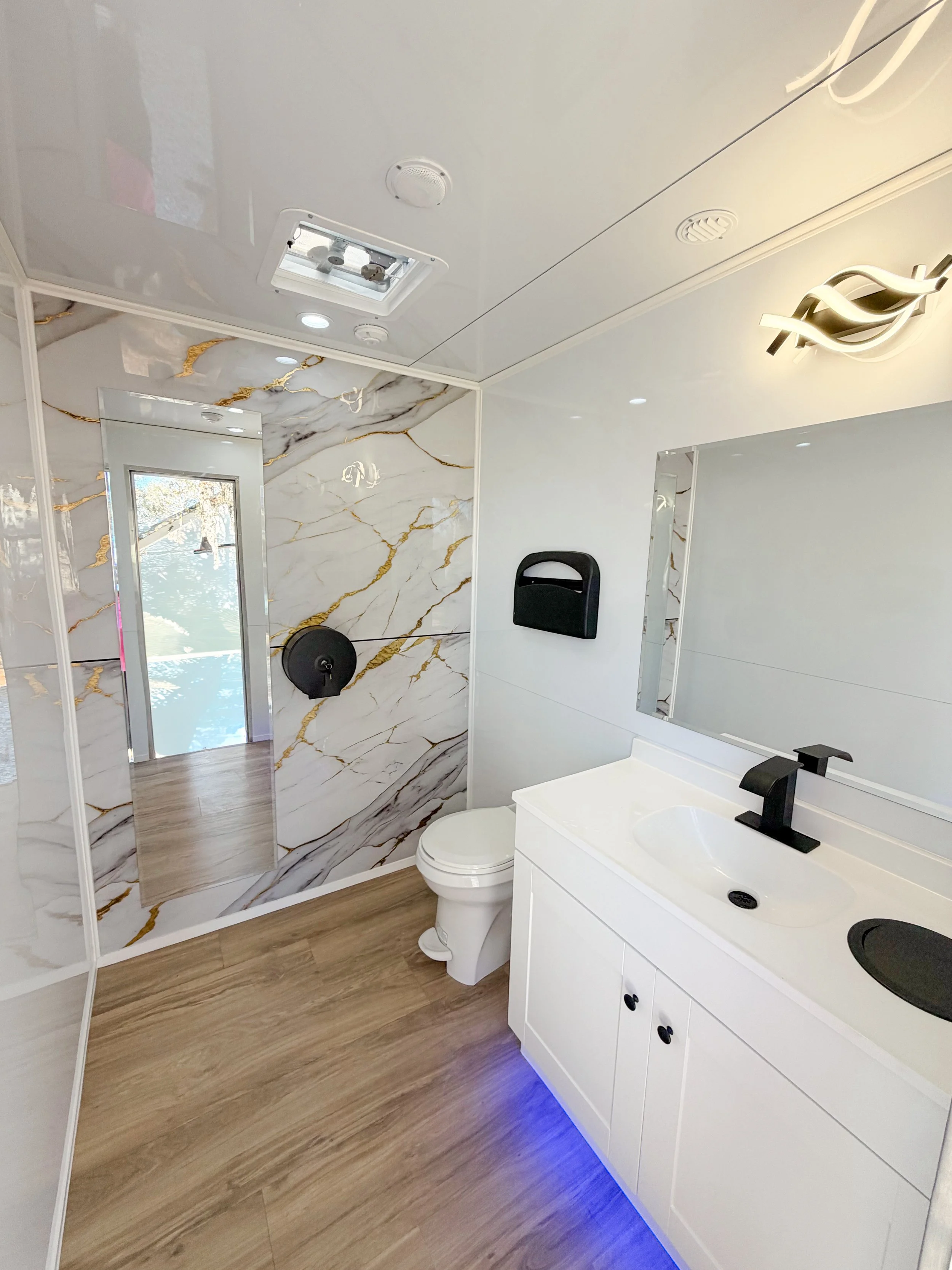 Modern finishes, warm wood tones, and elegant details