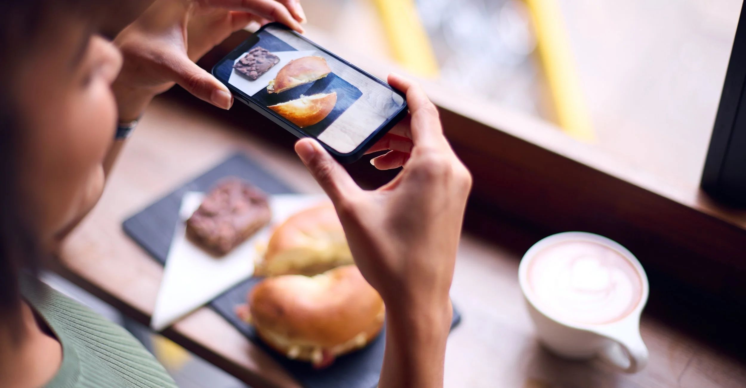 Are you sharing secret data with criminals with your photos?